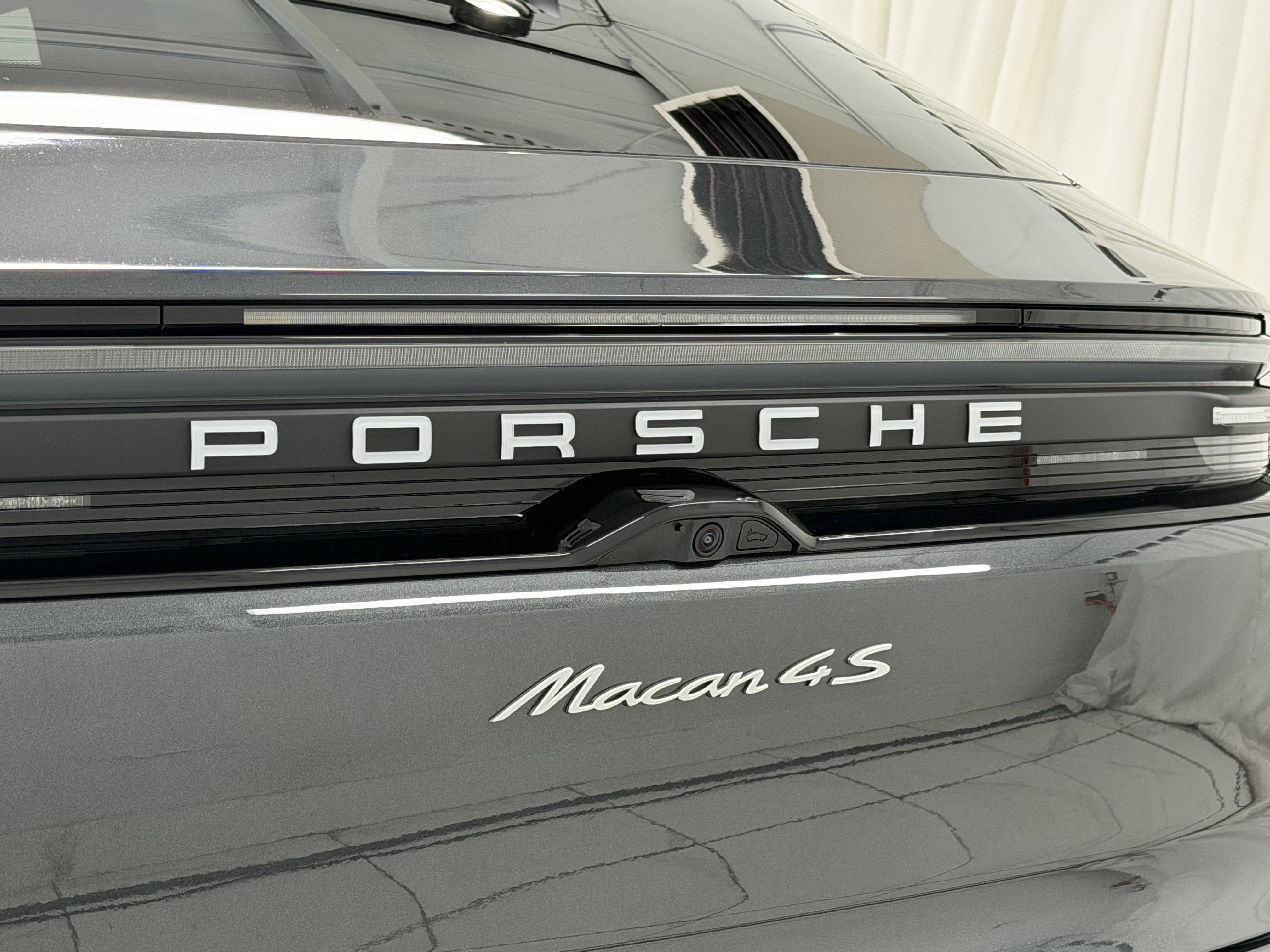 2025 Porsche Macan Electric 4S