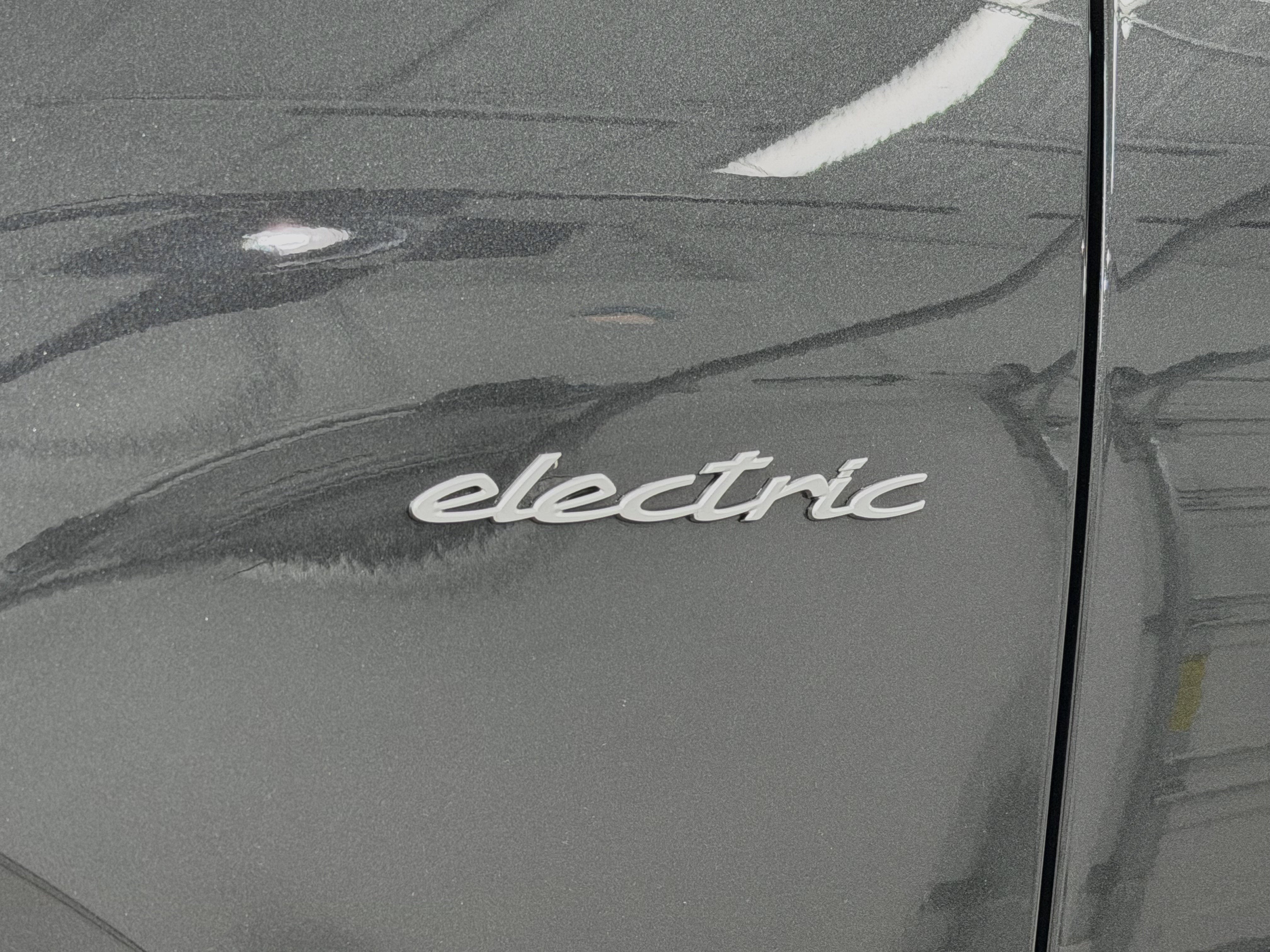 2025 Porsche Macan Electric 4S