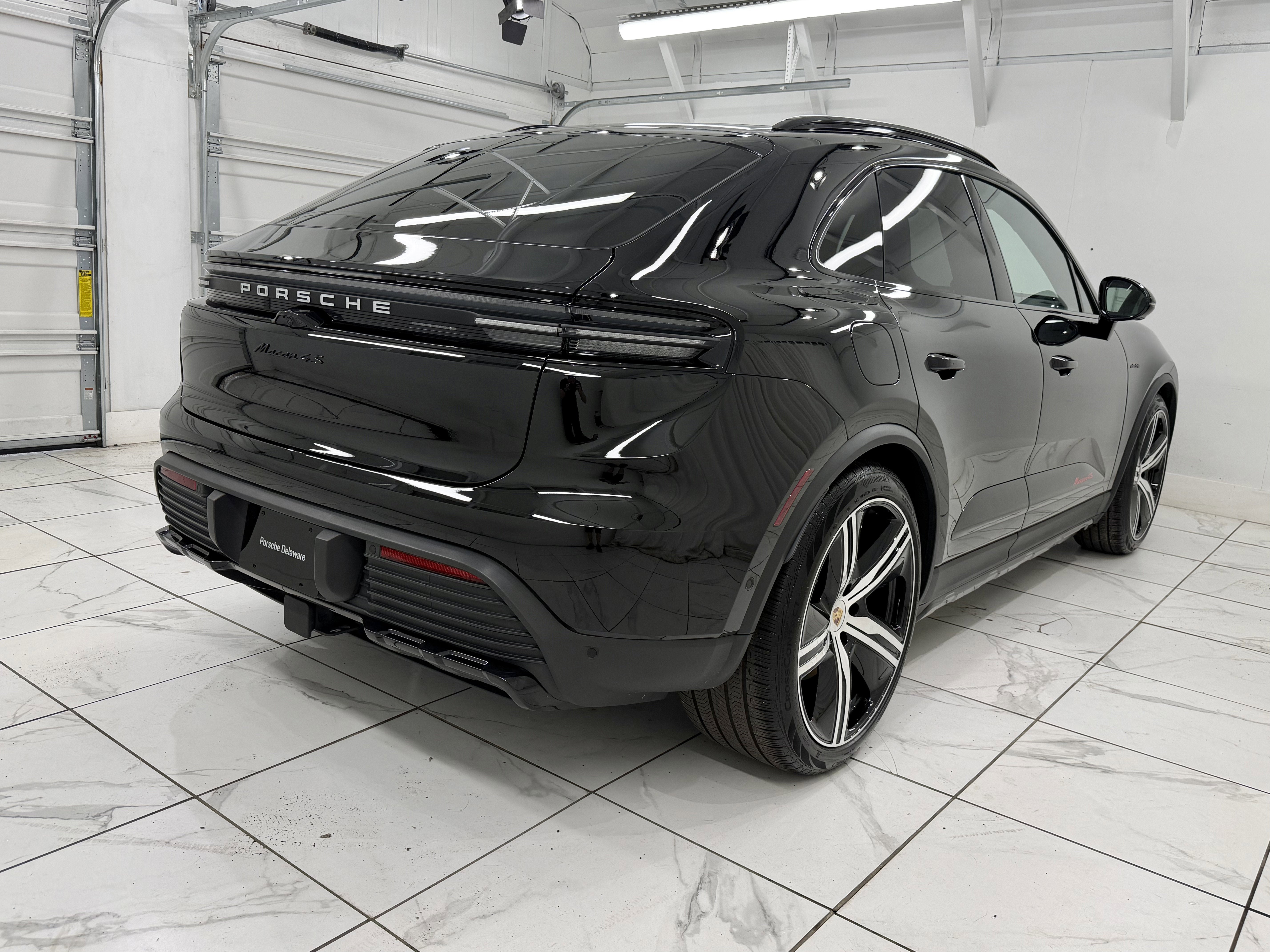 2025 Porsche Macan Electric 4S