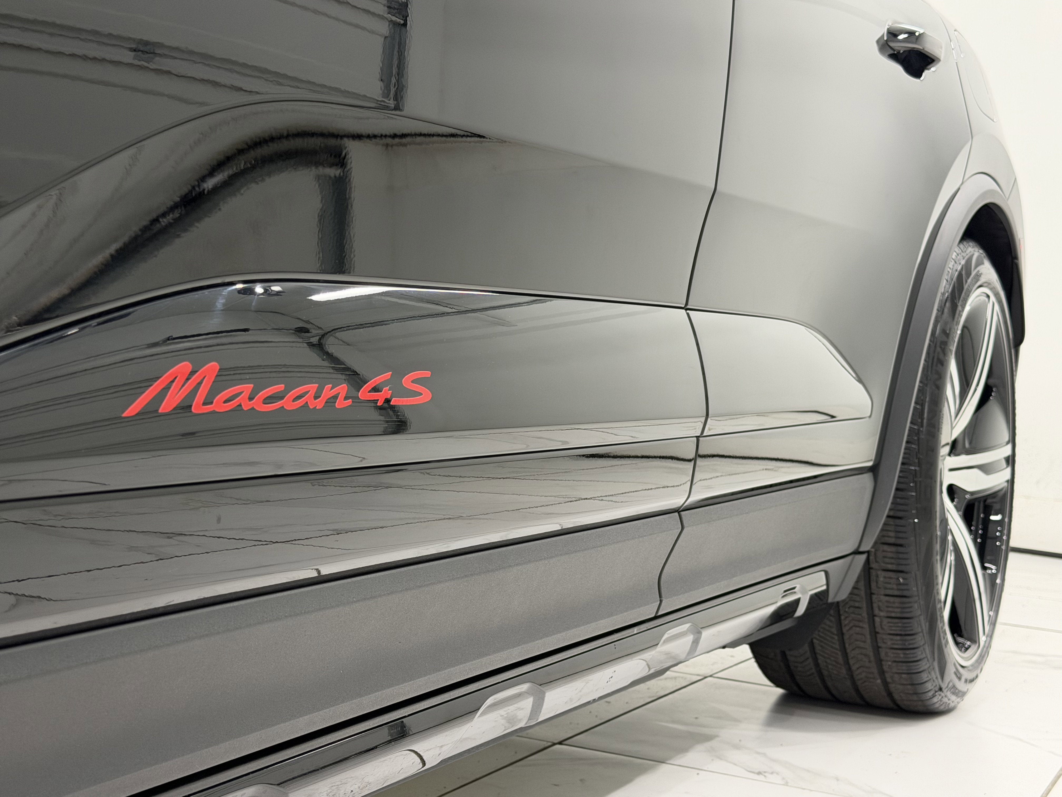 2025 Porsche Macan Electric 4S
