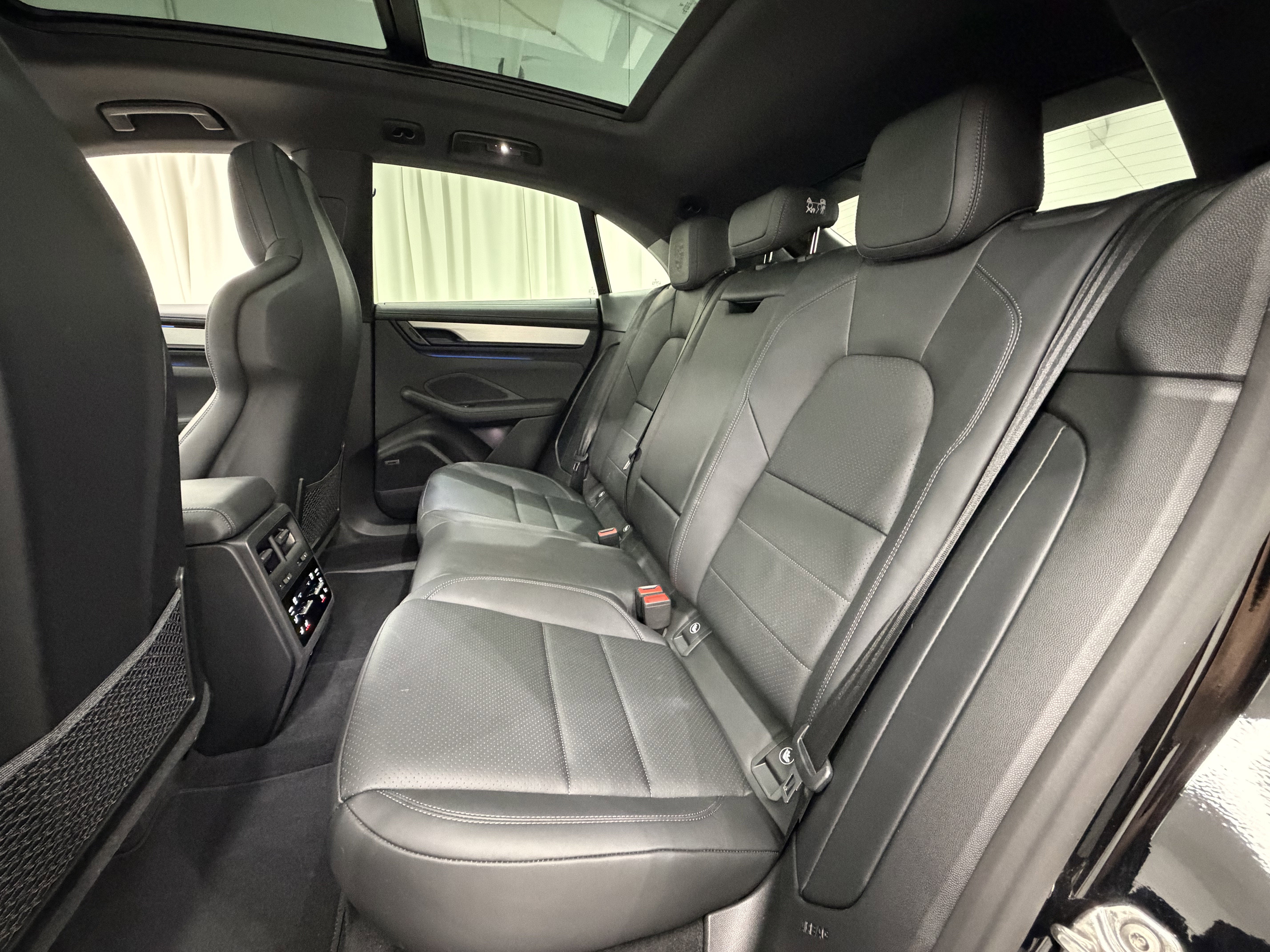 2025 Porsche Macan Electric 4S