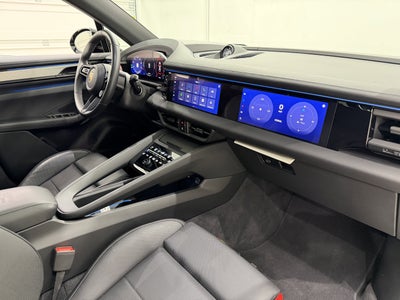 2025 Porsche Macan Electric 4S