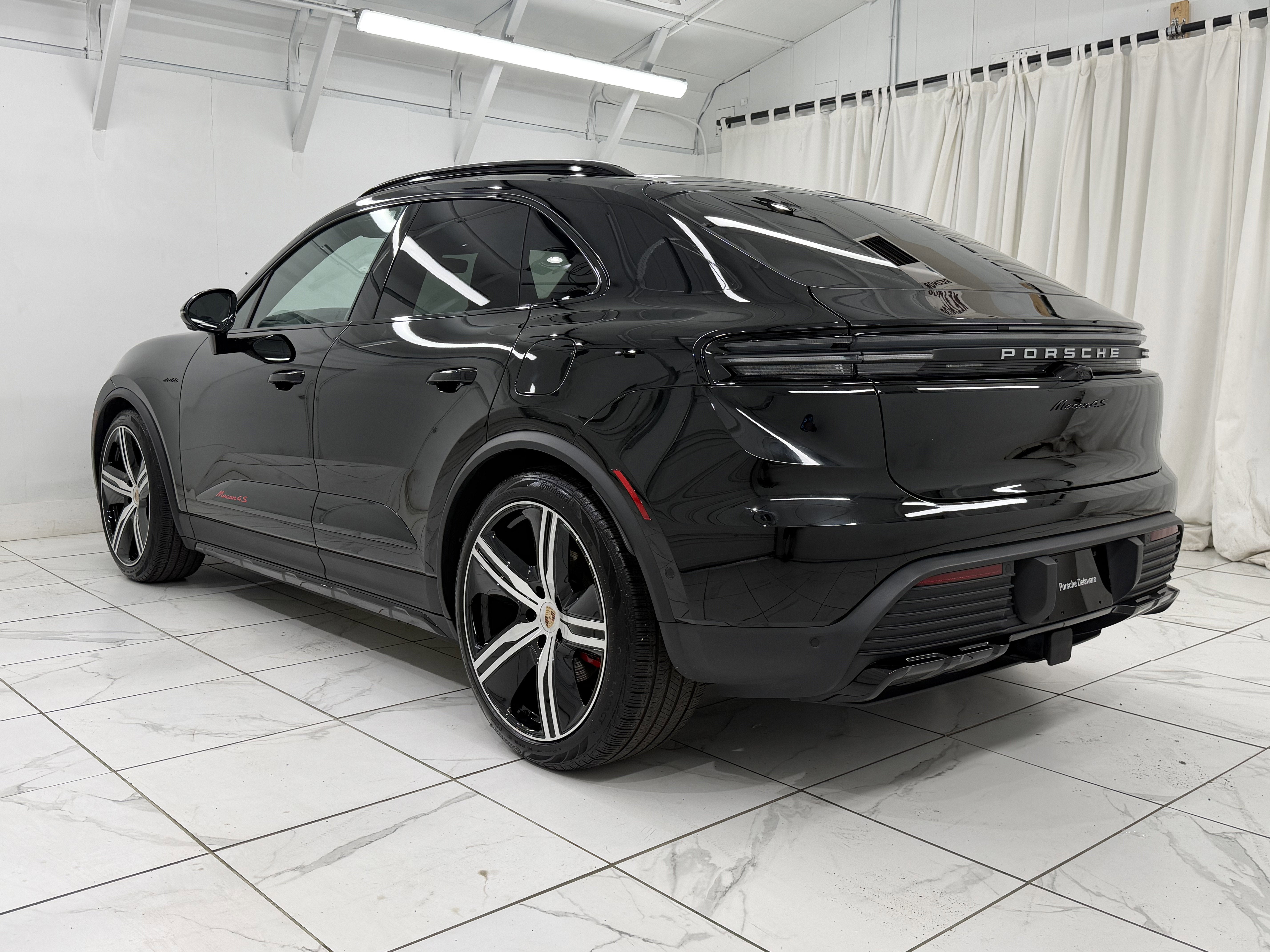 2025 Porsche Macan Electric 4S