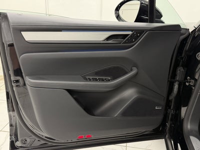 2025 Porsche Macan Electric 4S