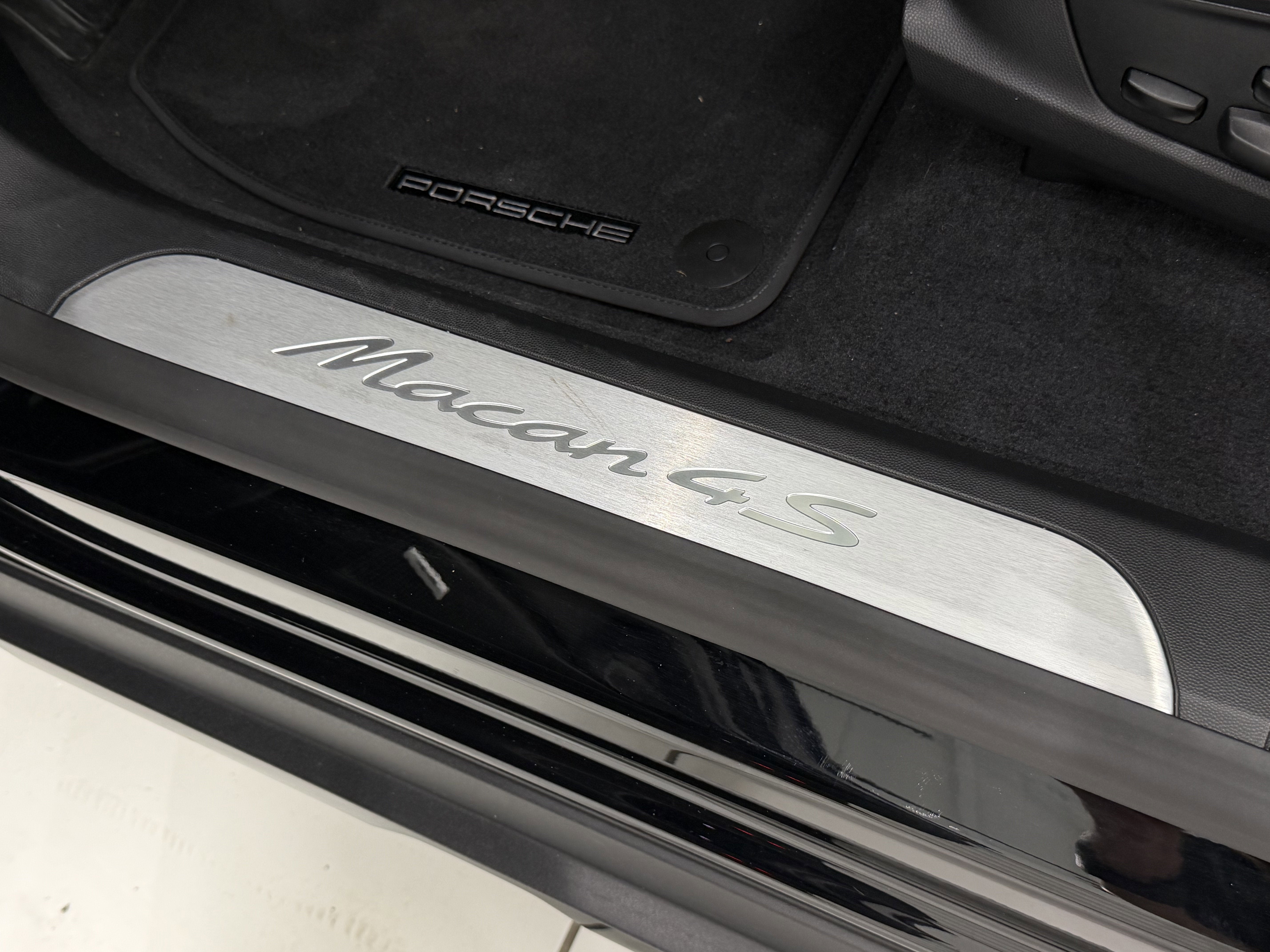 2025 Porsche Macan Electric 4S