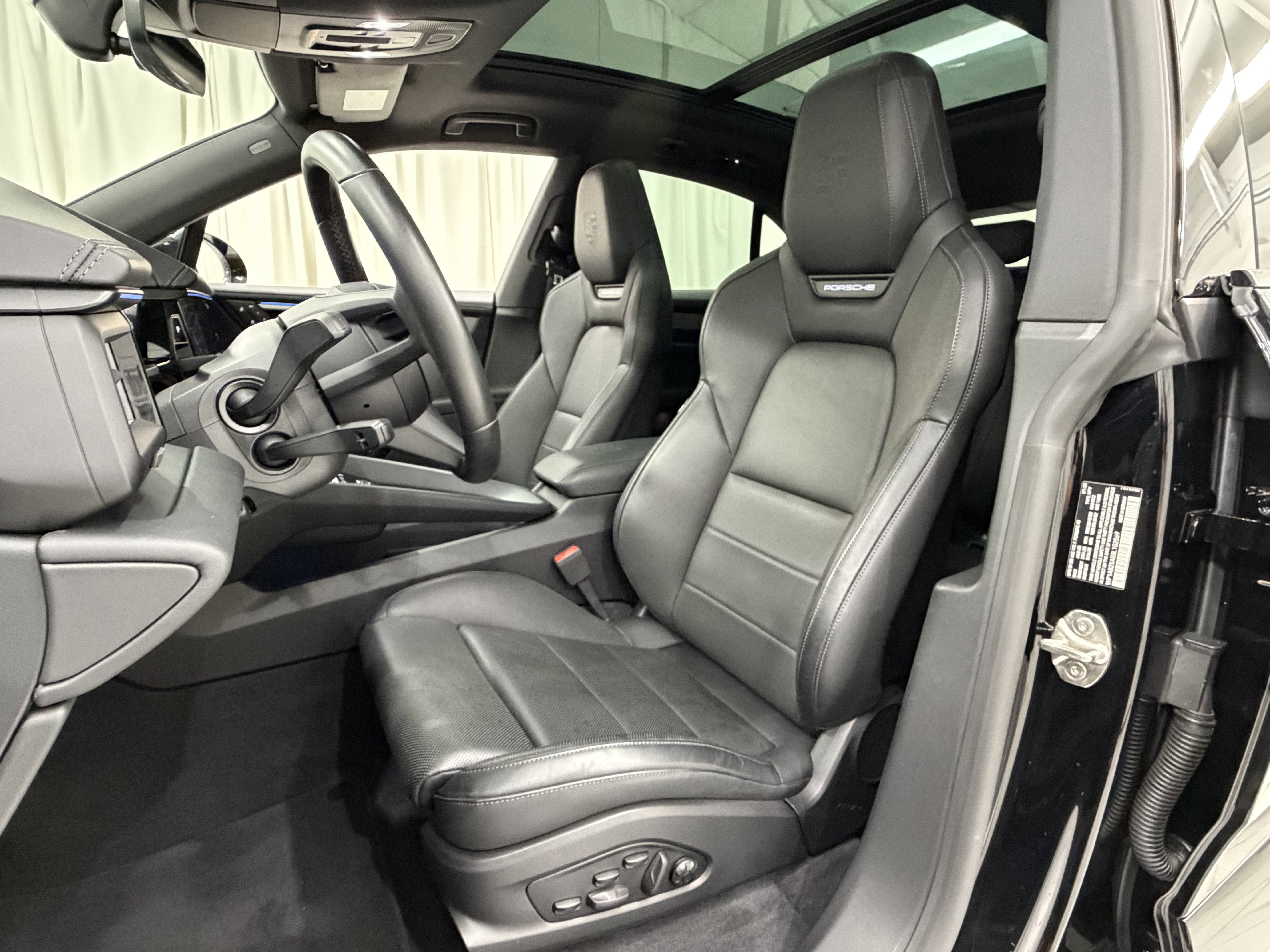 2025 Porsche Macan Electric 4S