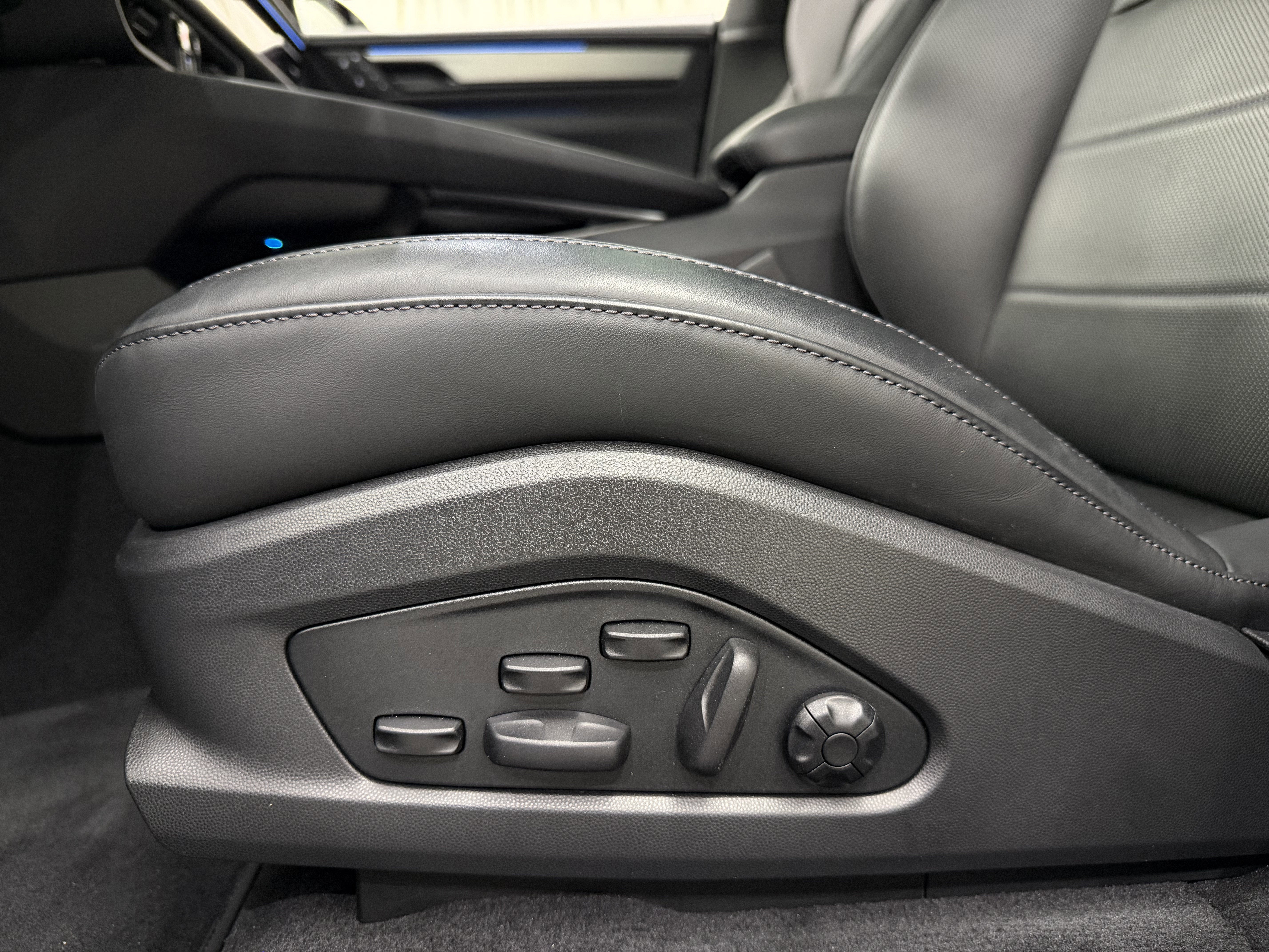 2025 Porsche Macan Electric 4S