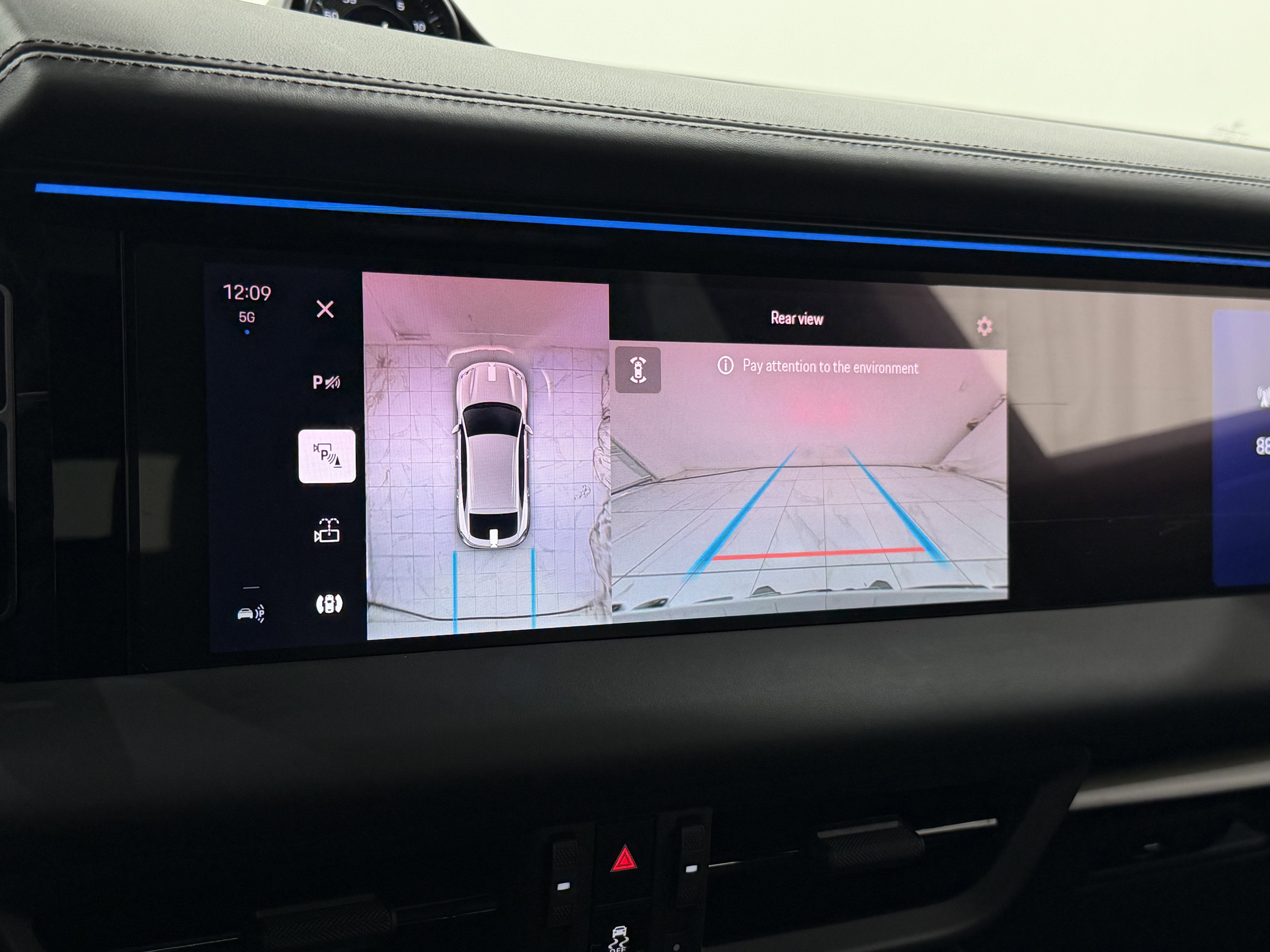 2025 Porsche Macan Electric 4S