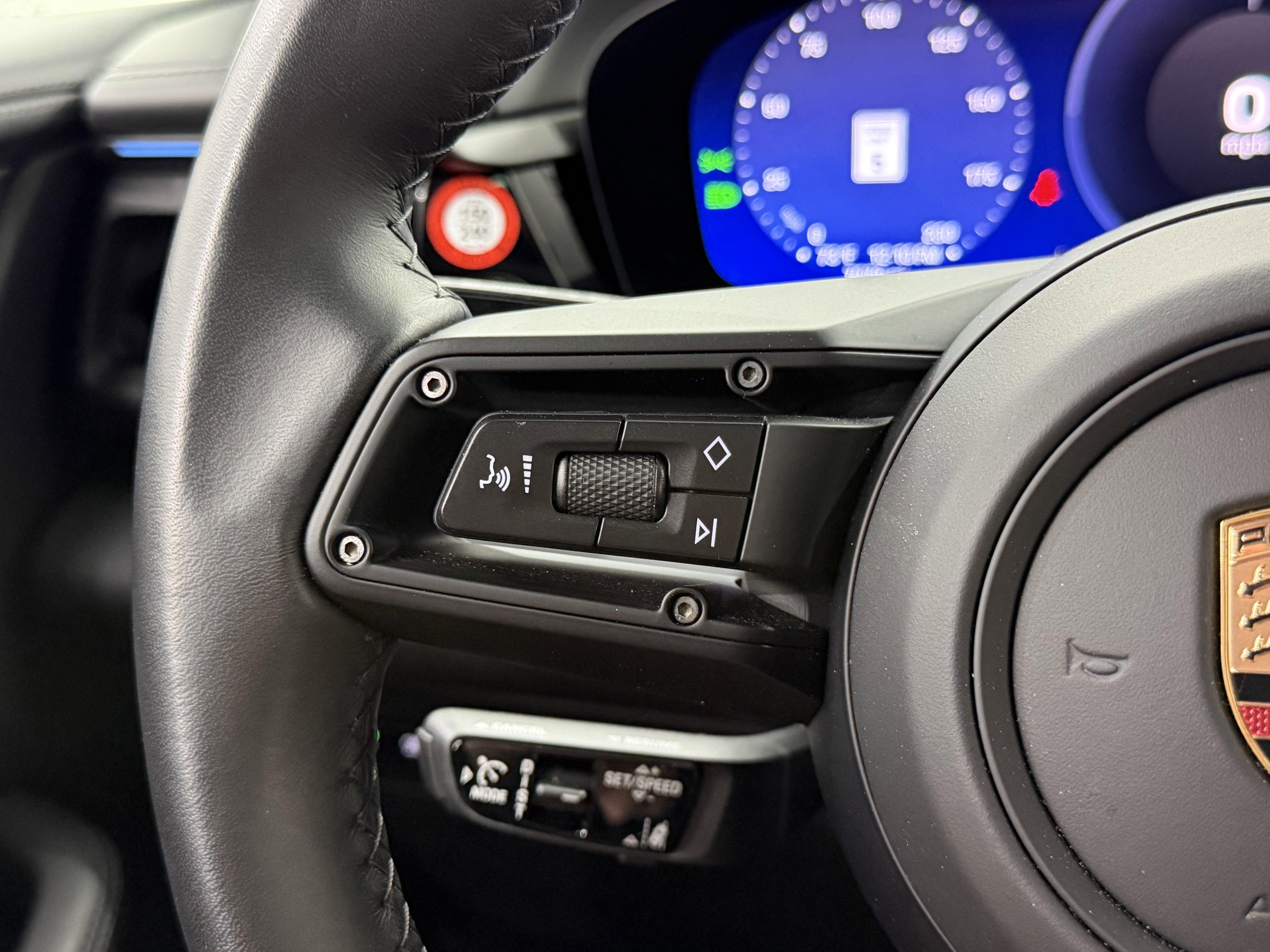 2025 Porsche Macan Electric 4S