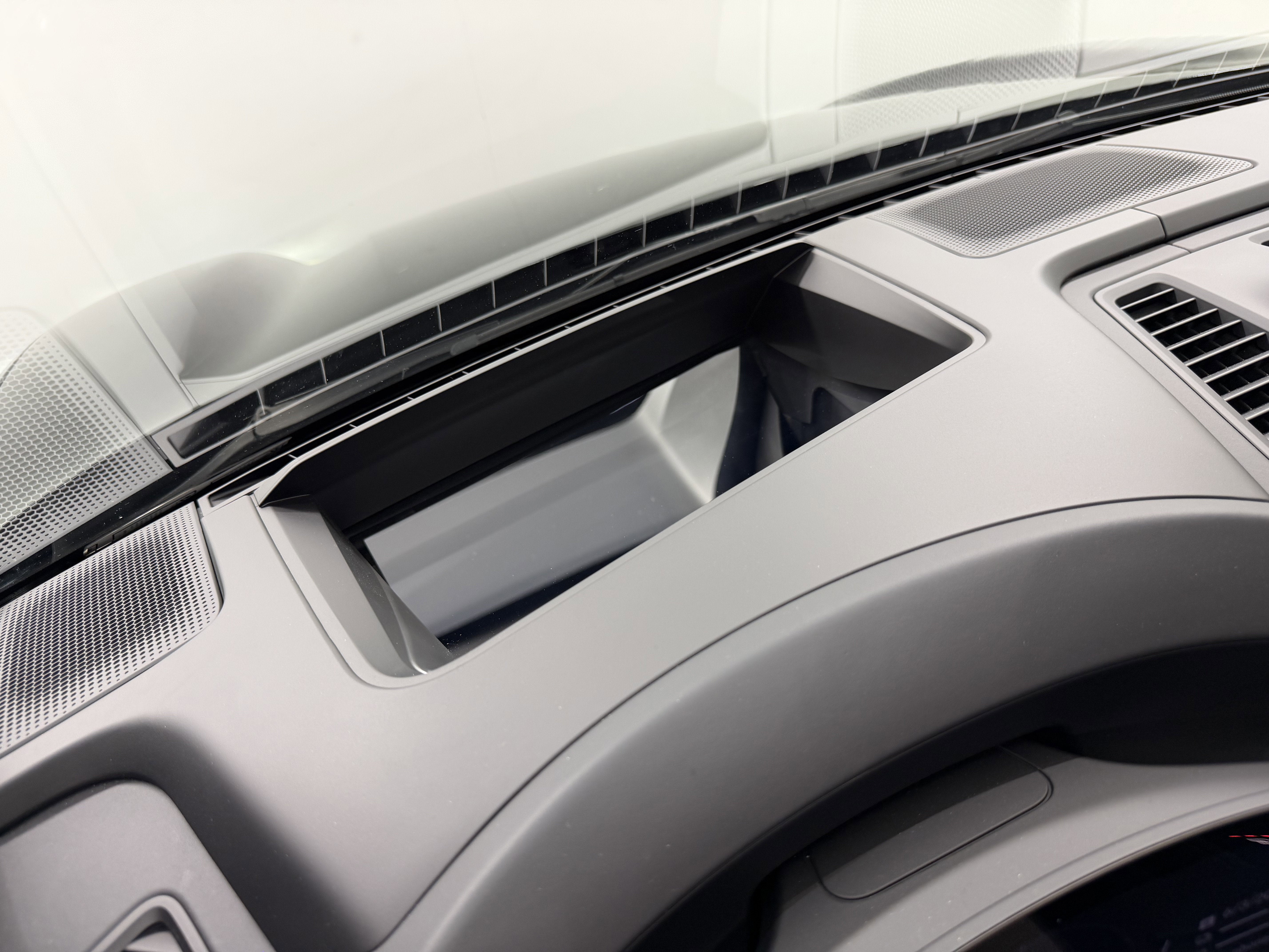 2025 Porsche Macan Electric 4S
