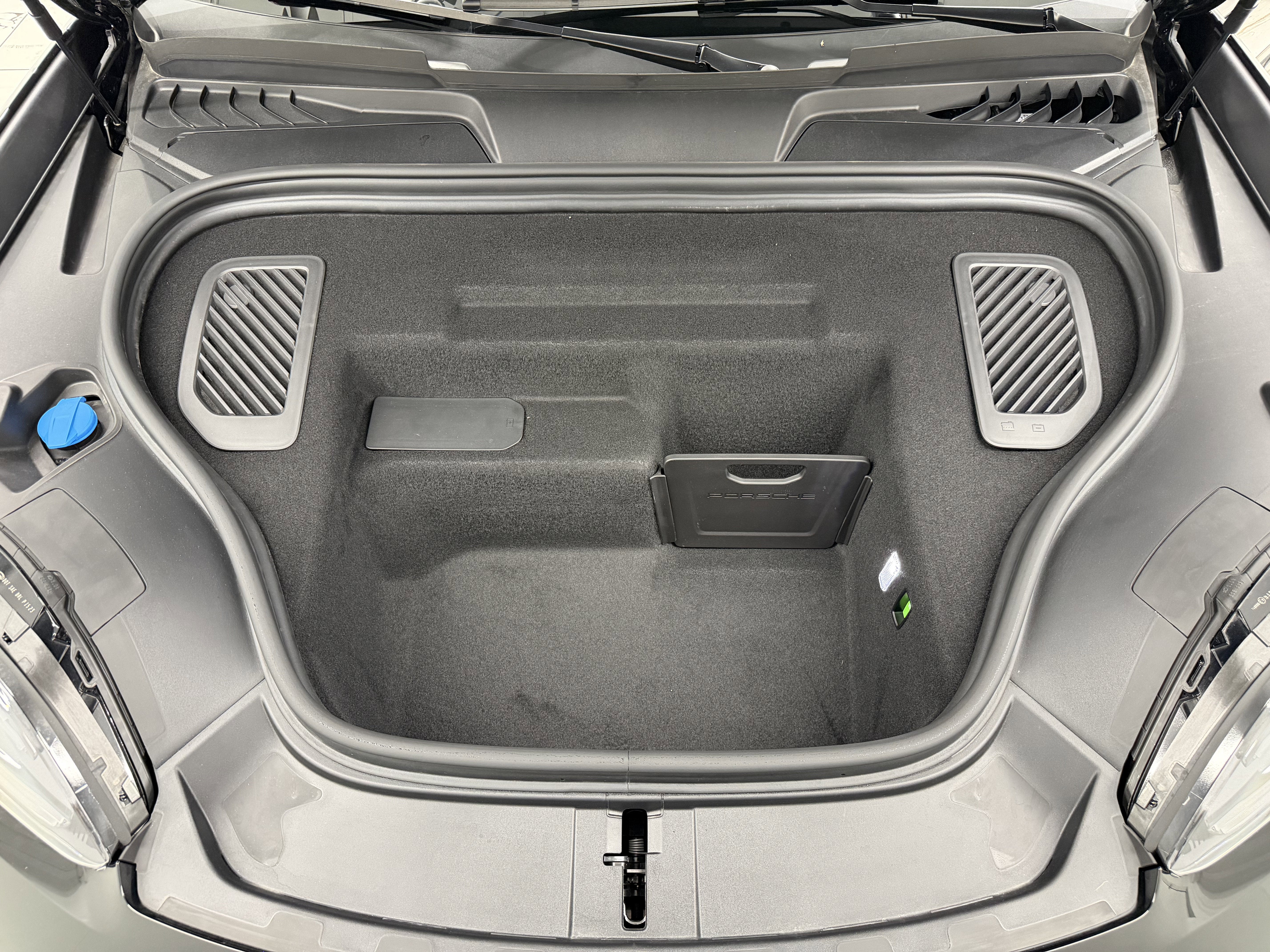 2025 Porsche Macan Electric 4S