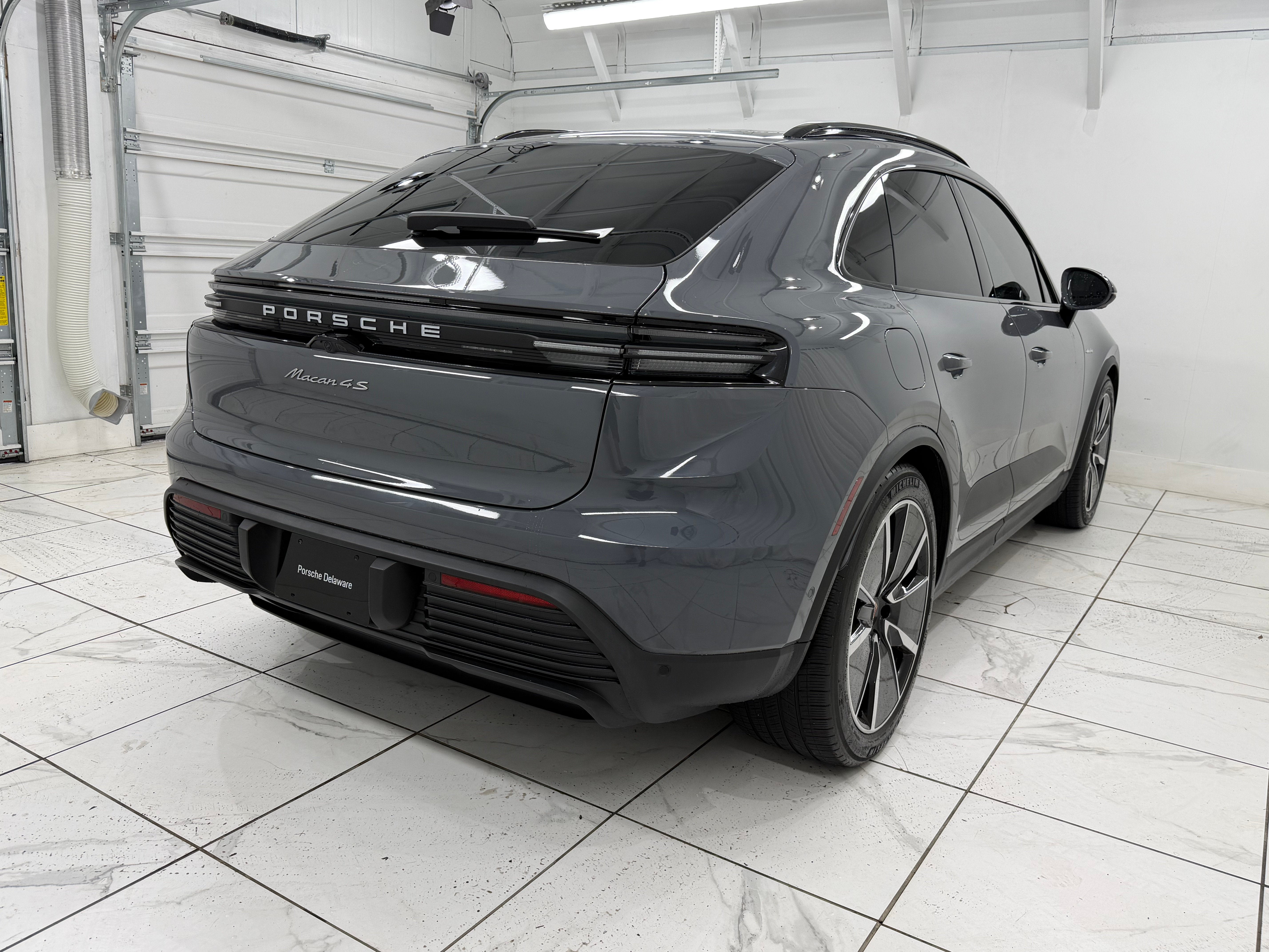 2025 Porsche Macan Electric 4S