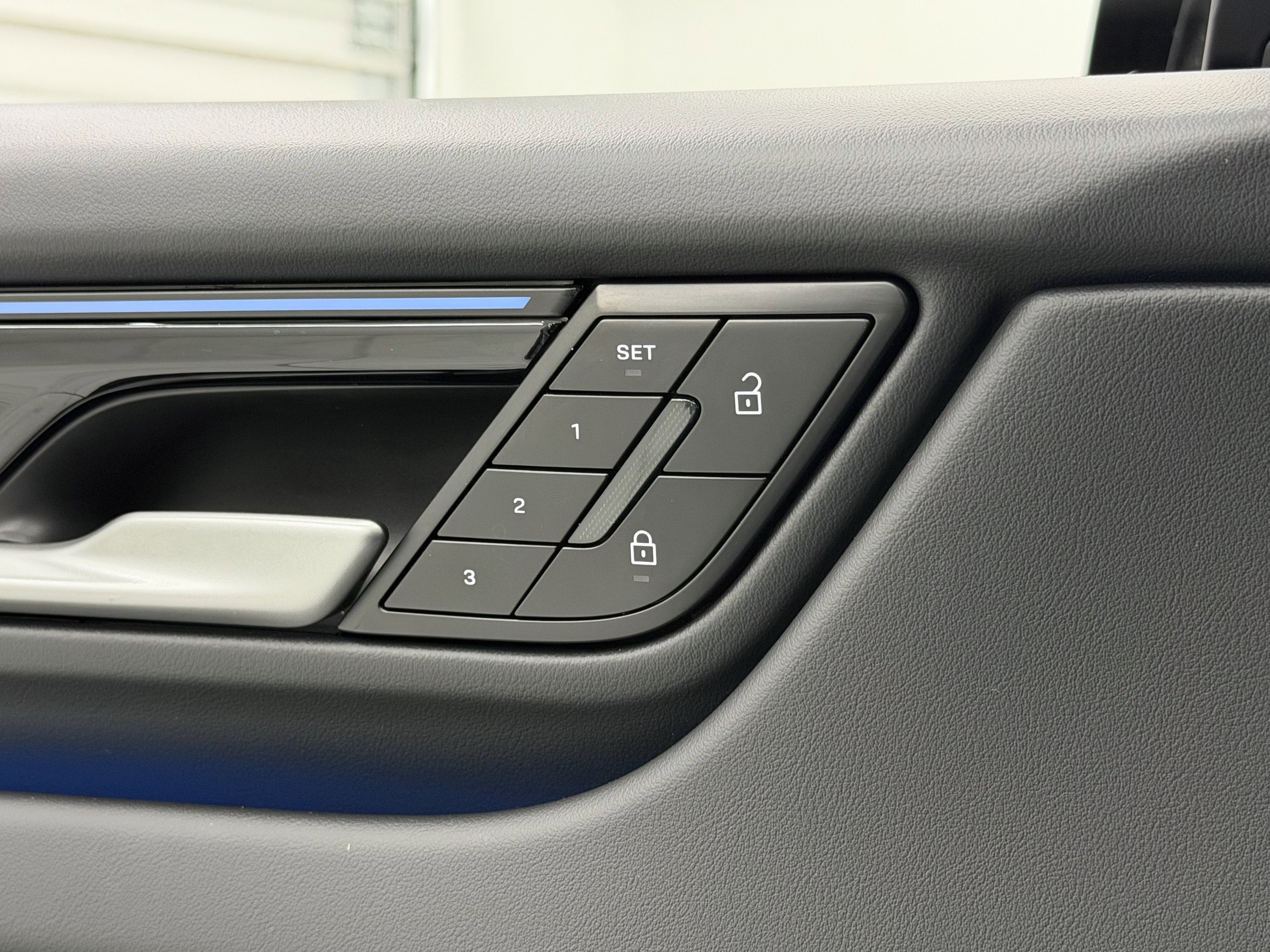 2025 Porsche Macan Electric