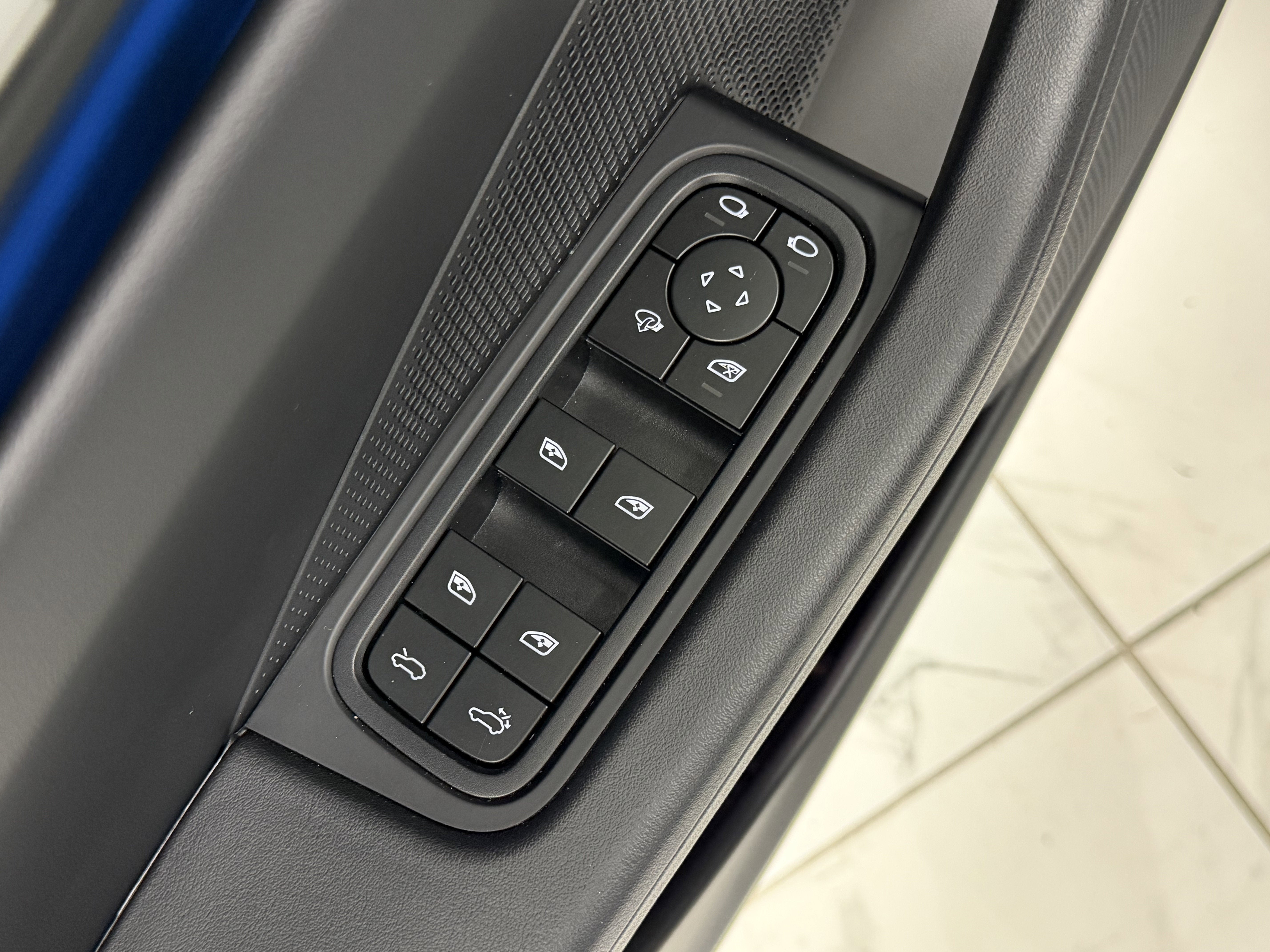 2025 Porsche Macan Electric