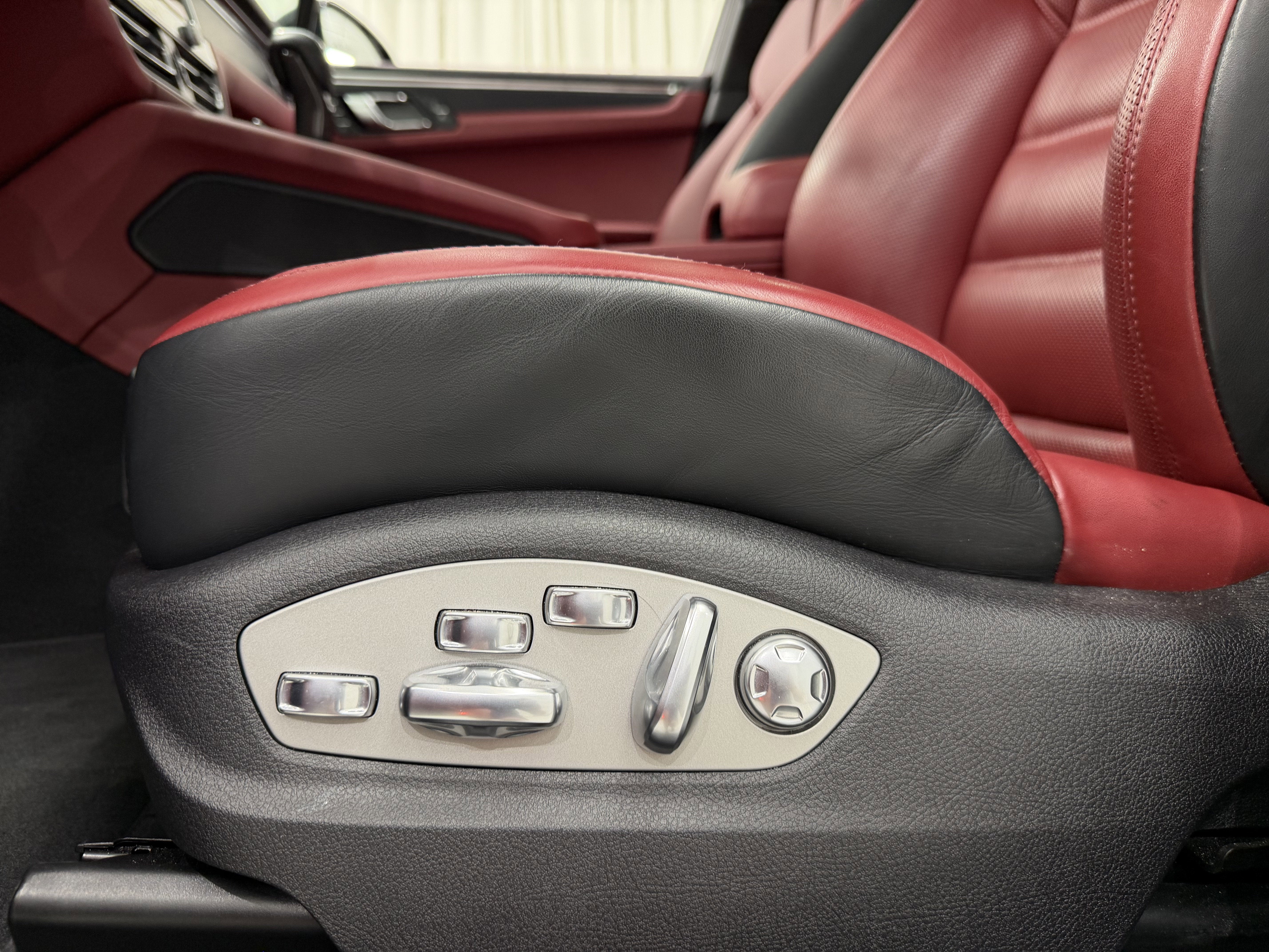 2024 Porsche Macan GTS