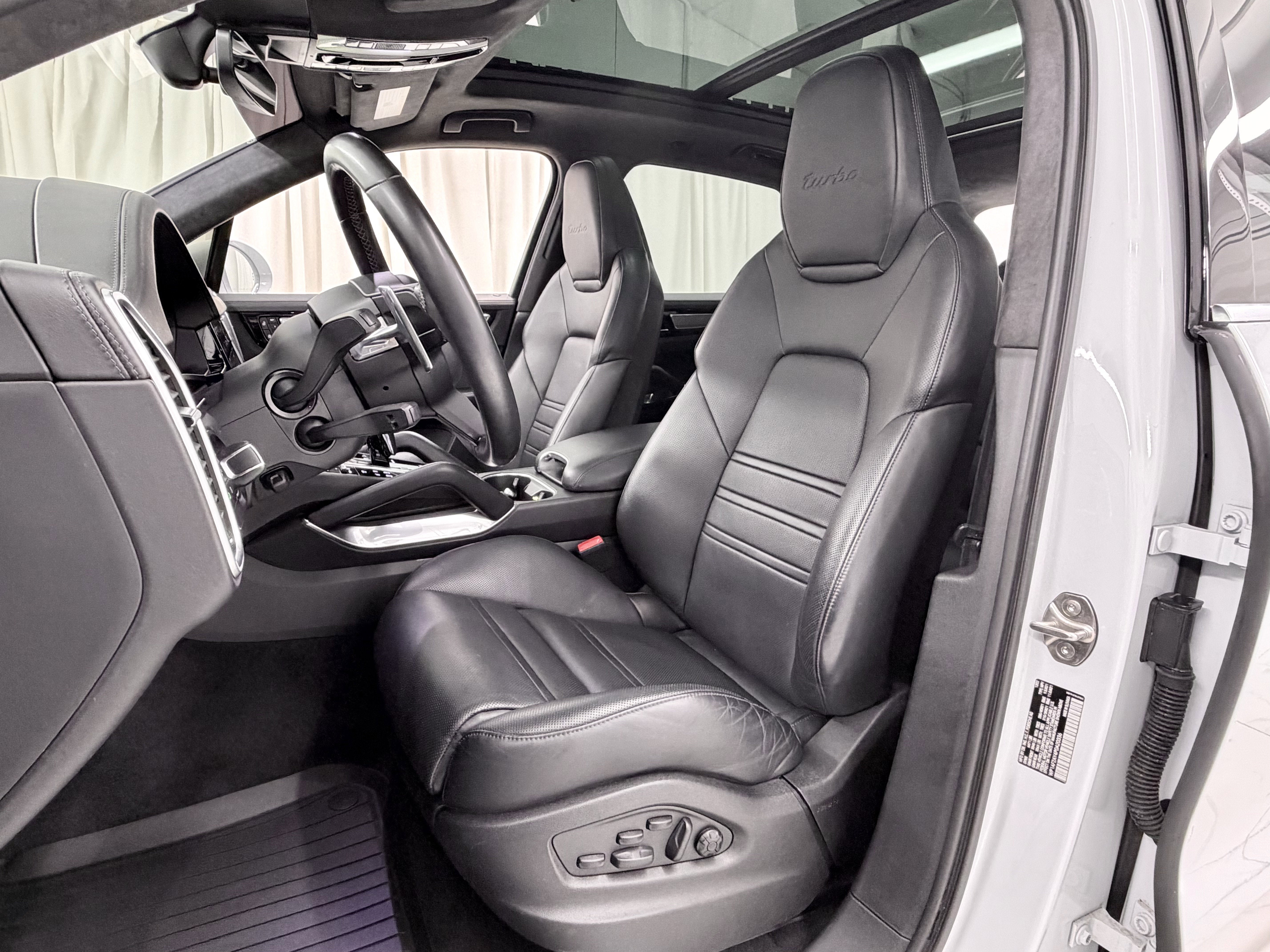 2023 Porsche Cayenne Turbo