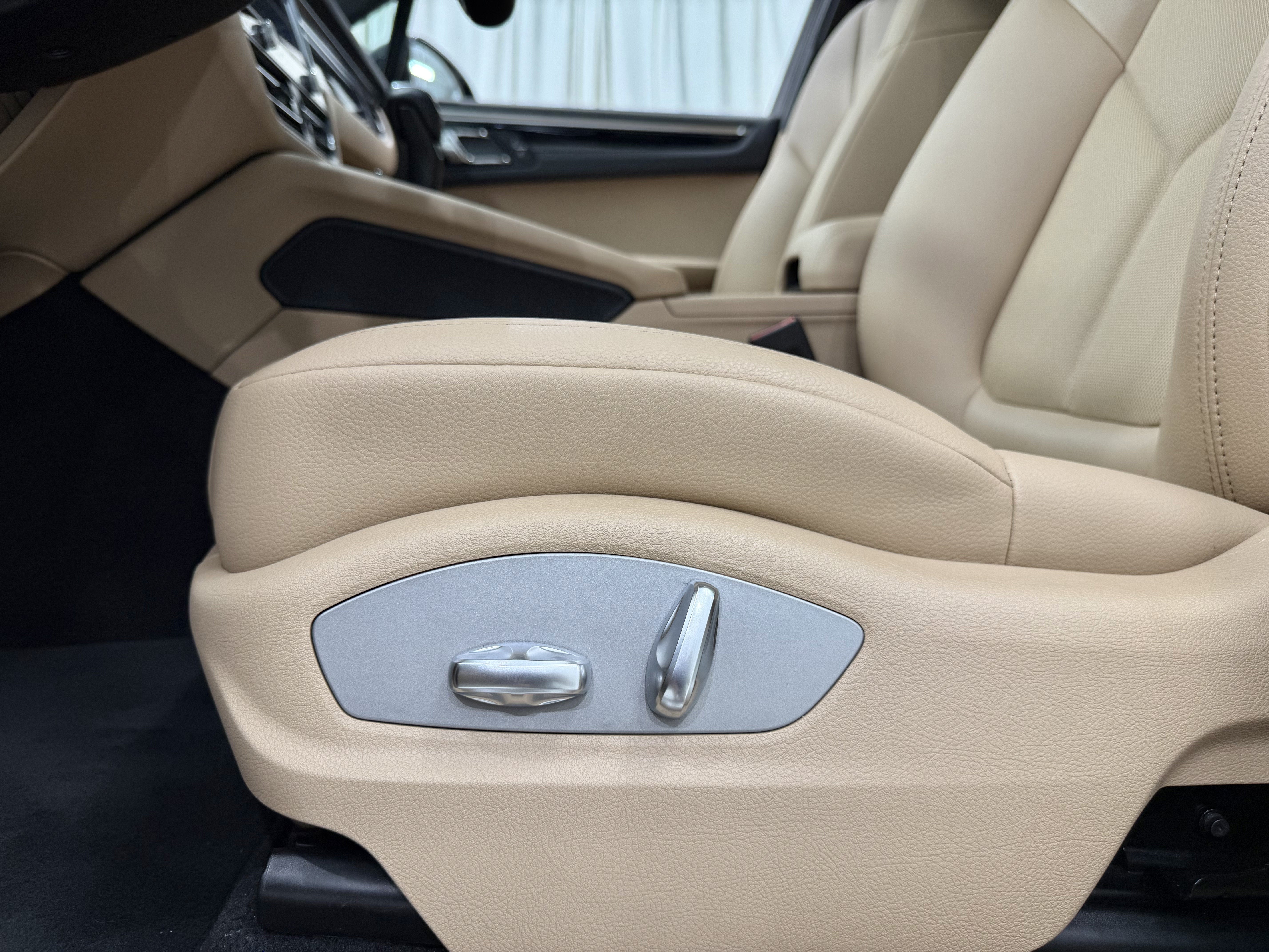 2023 Porsche Macan S