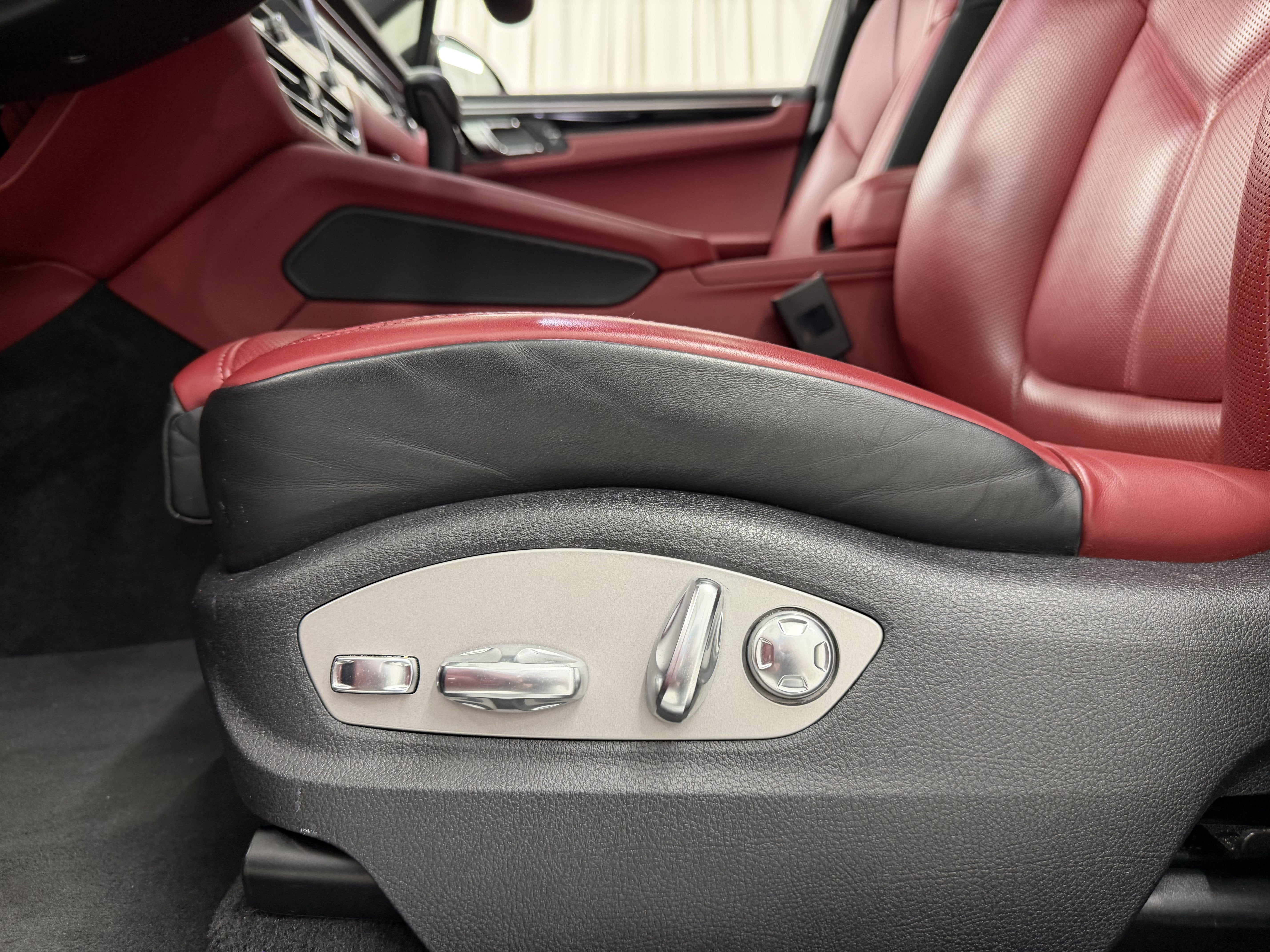 2023 Porsche Macan S