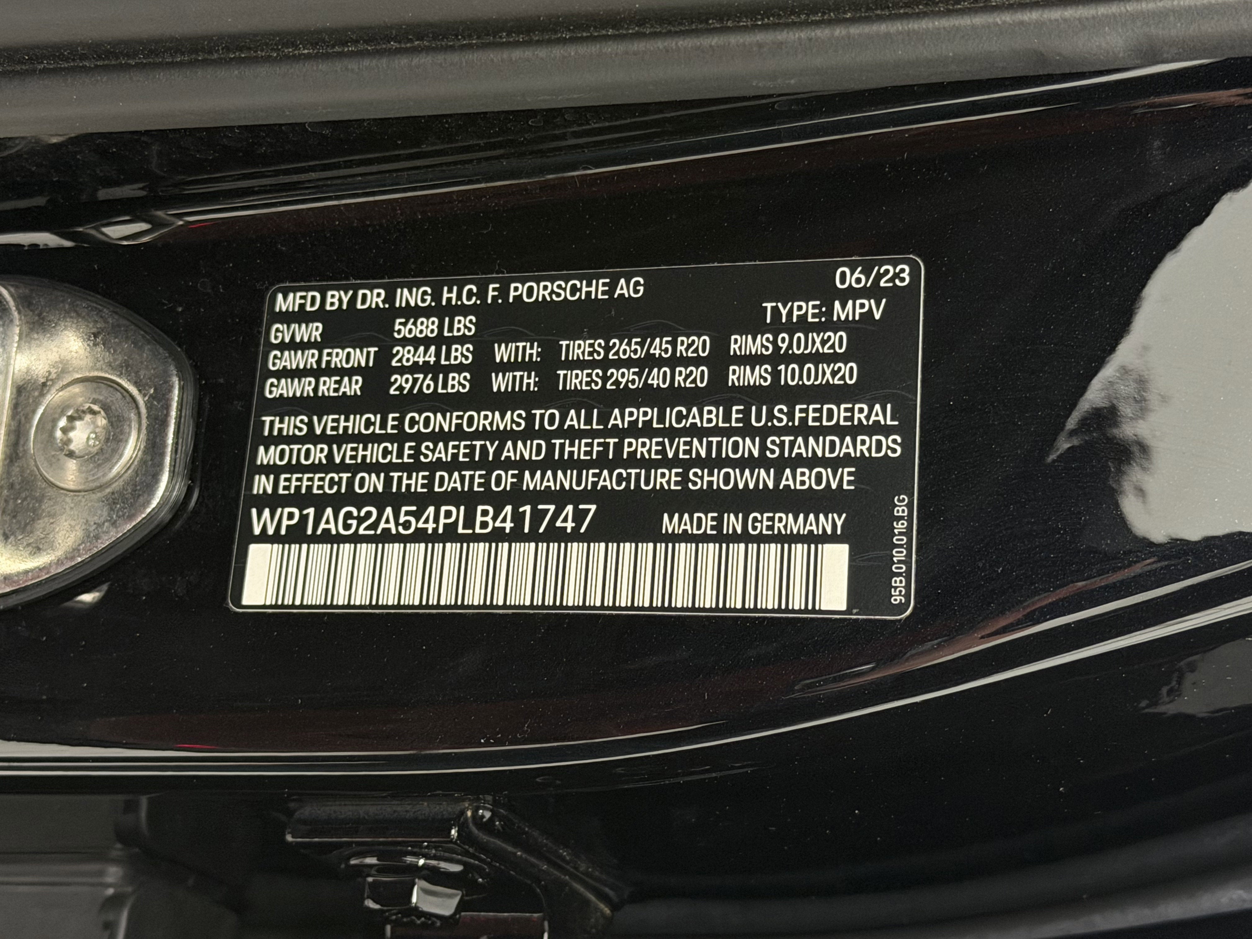 2023 Porsche Macan S