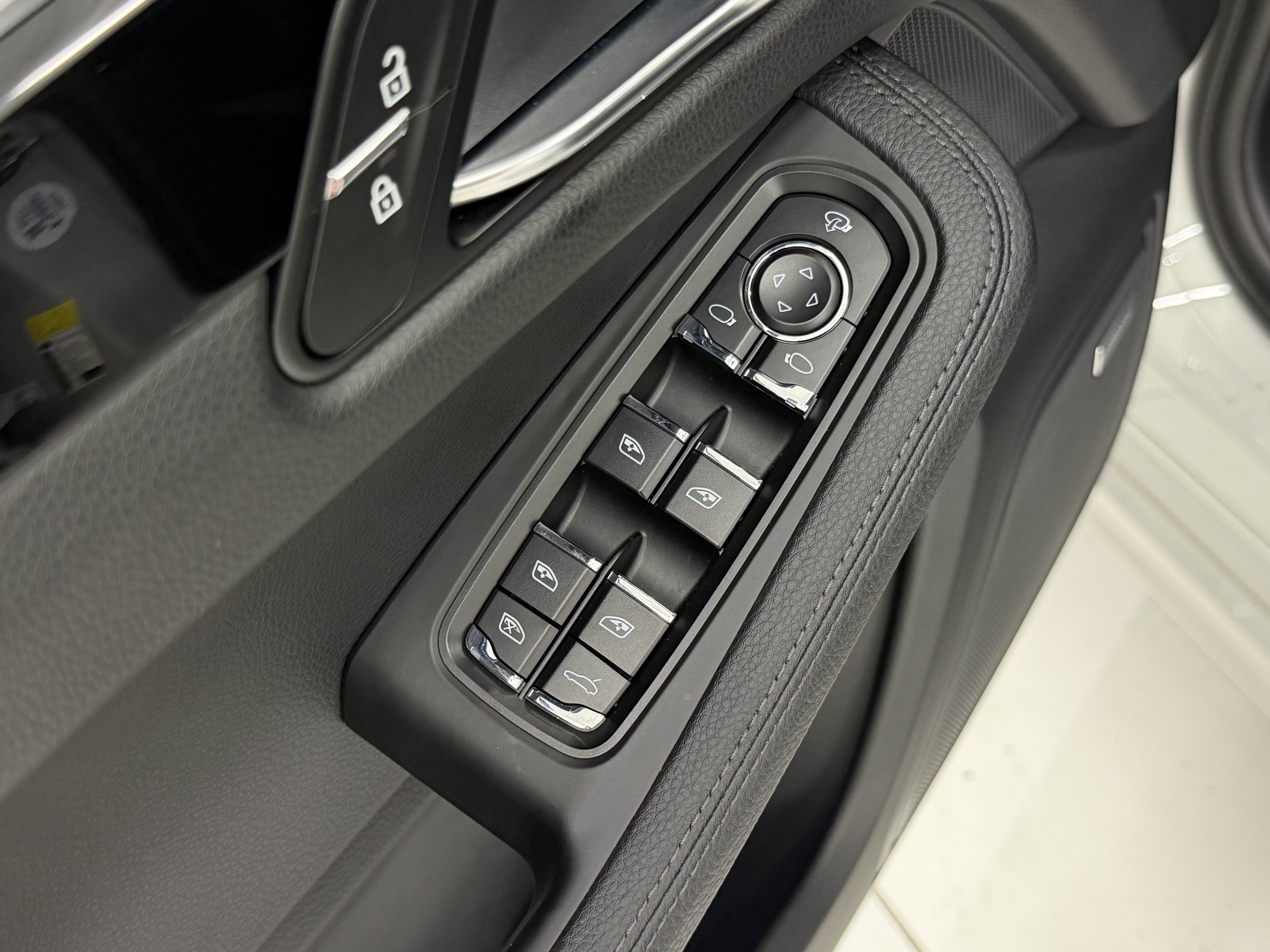 2023 Porsche Macan S