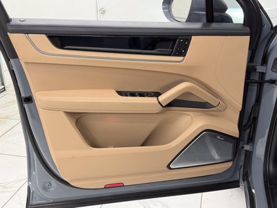 2025 Porsche Cayenne GTS