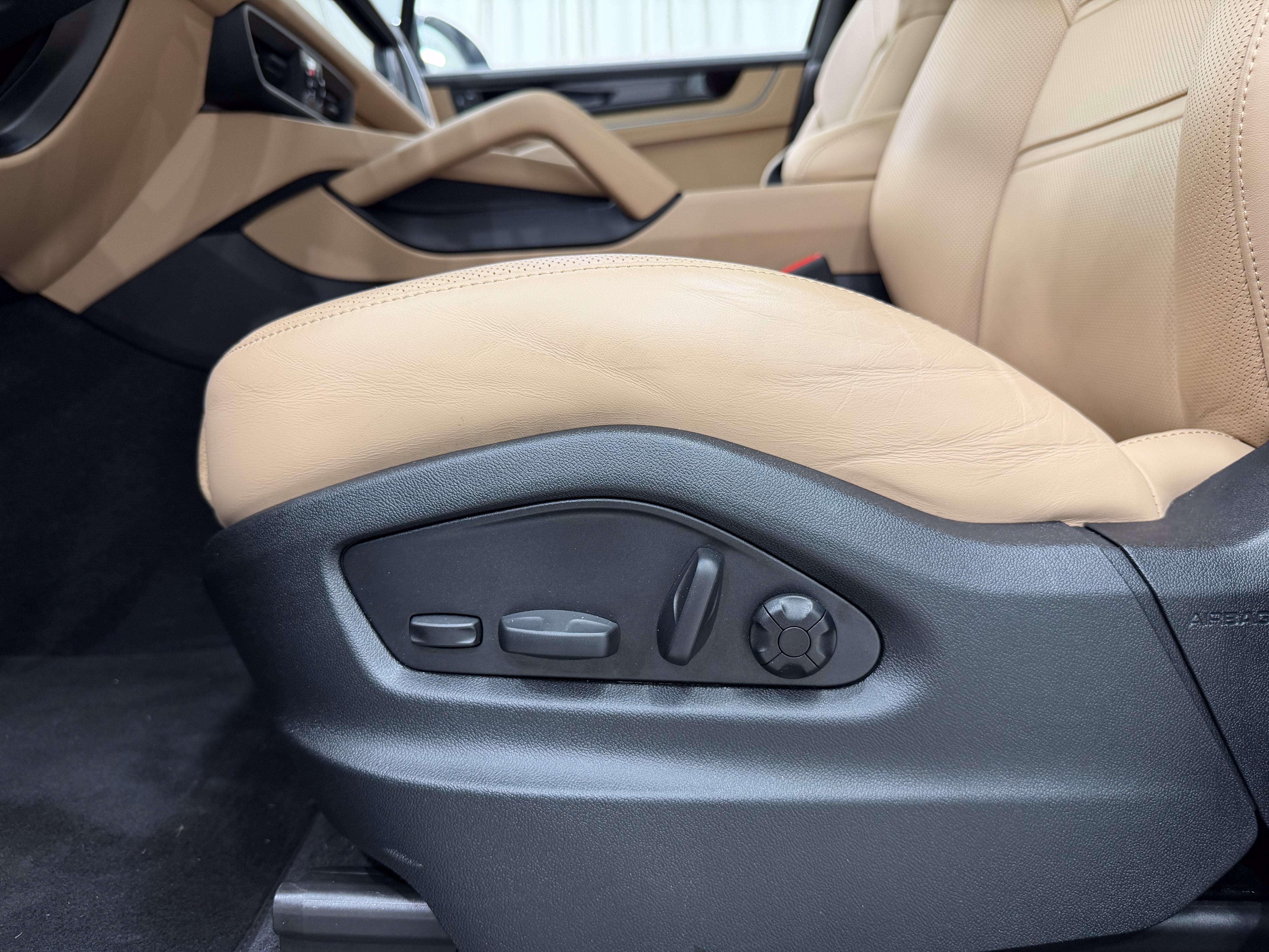 2025 Porsche Cayenne GTS