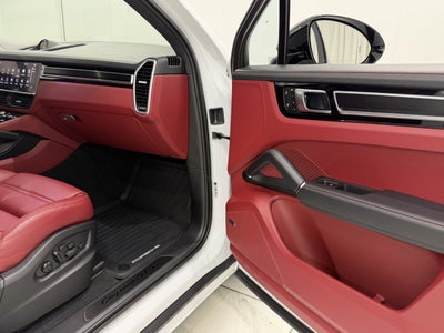 2023 Porsche Cayenne Gts