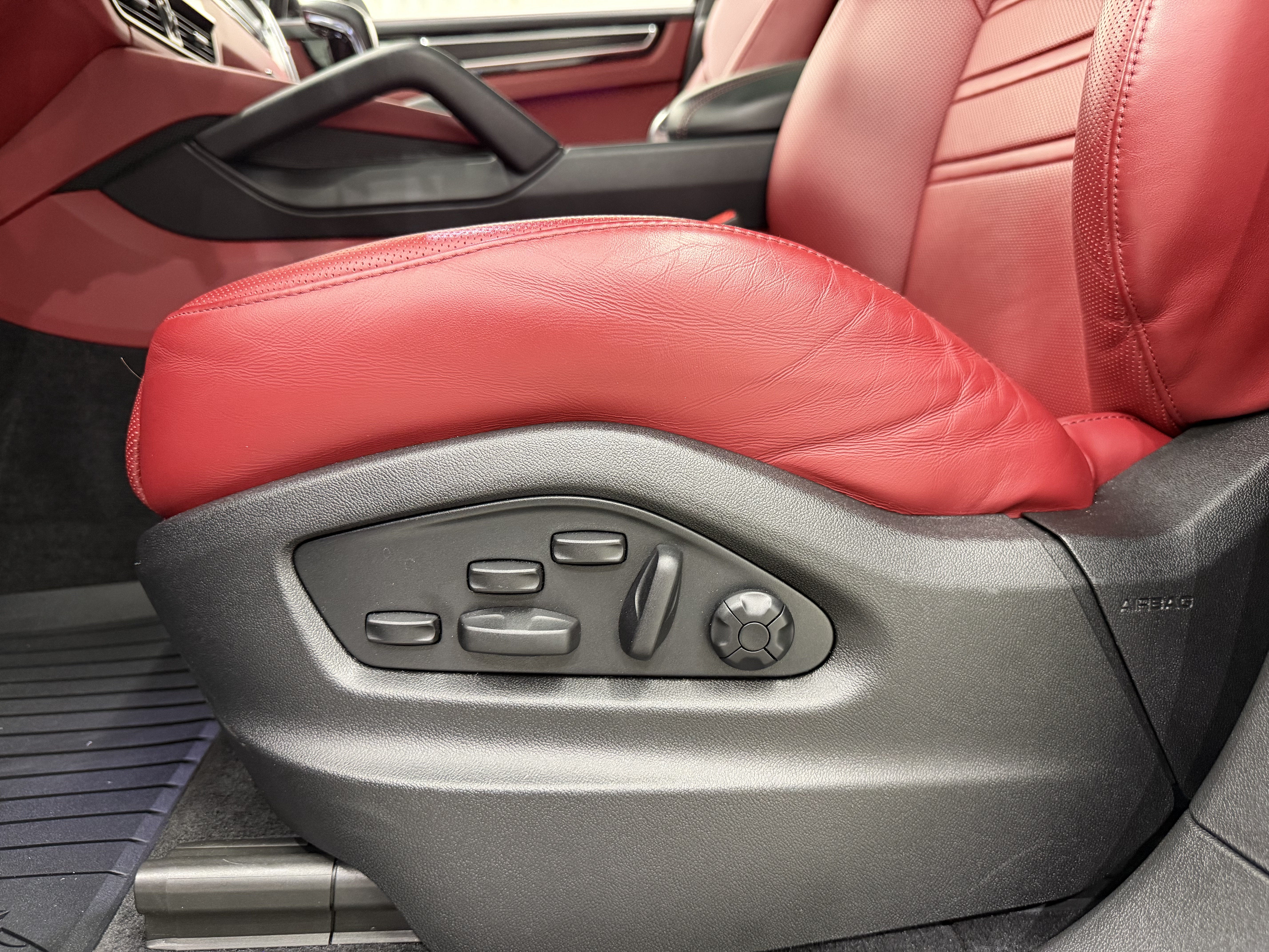 2023 Porsche Cayenne Gts