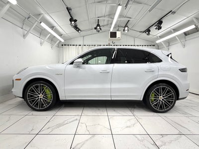 2023 Porsche Cayenne Turbo S E-Hybrid