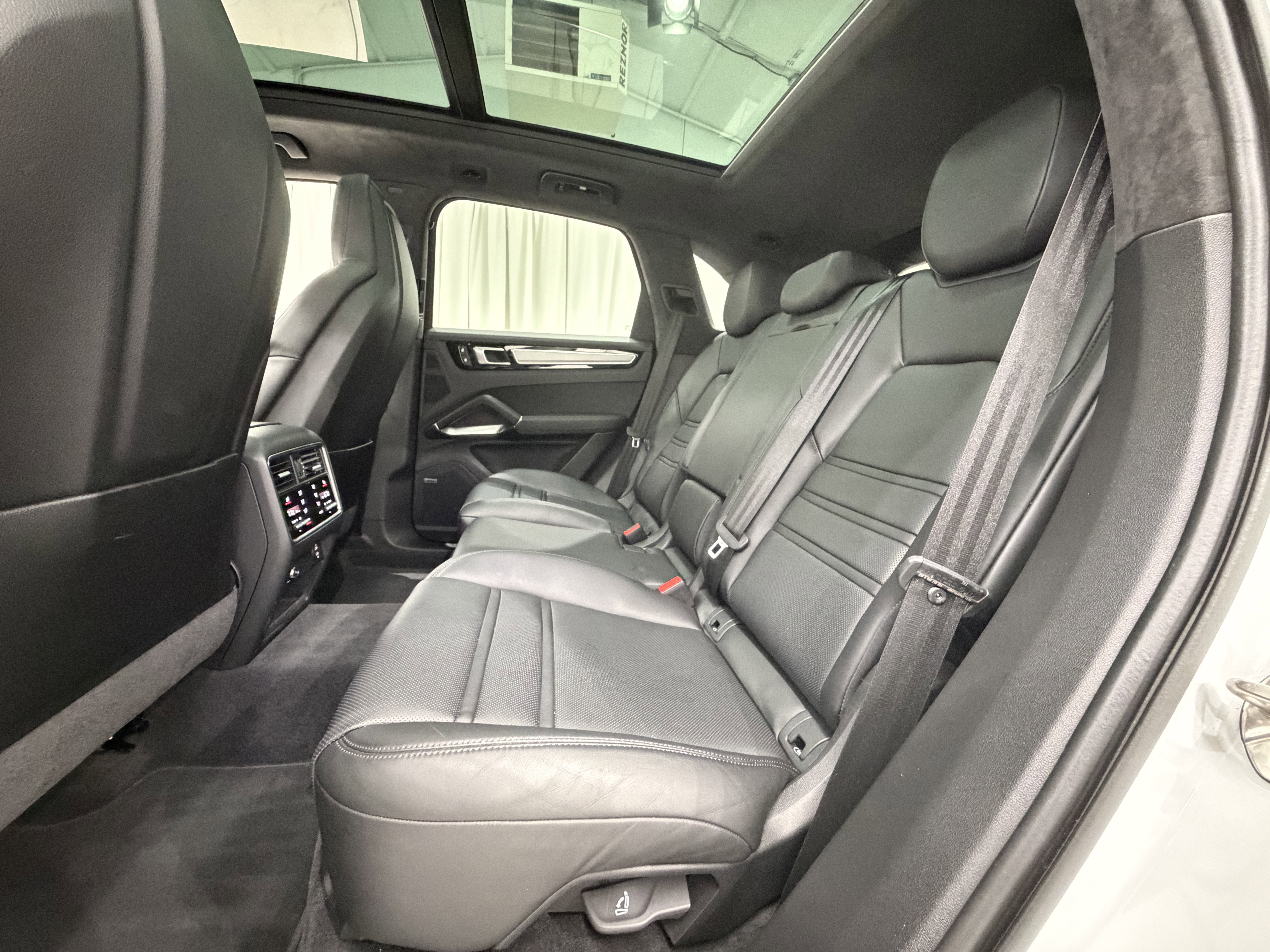 2023 Porsche Cayenne Turbo S E-Hybrid