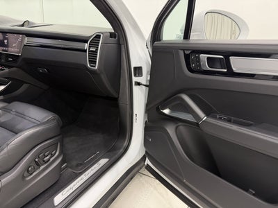 2023 Porsche Cayenne Turbo S E-Hybrid