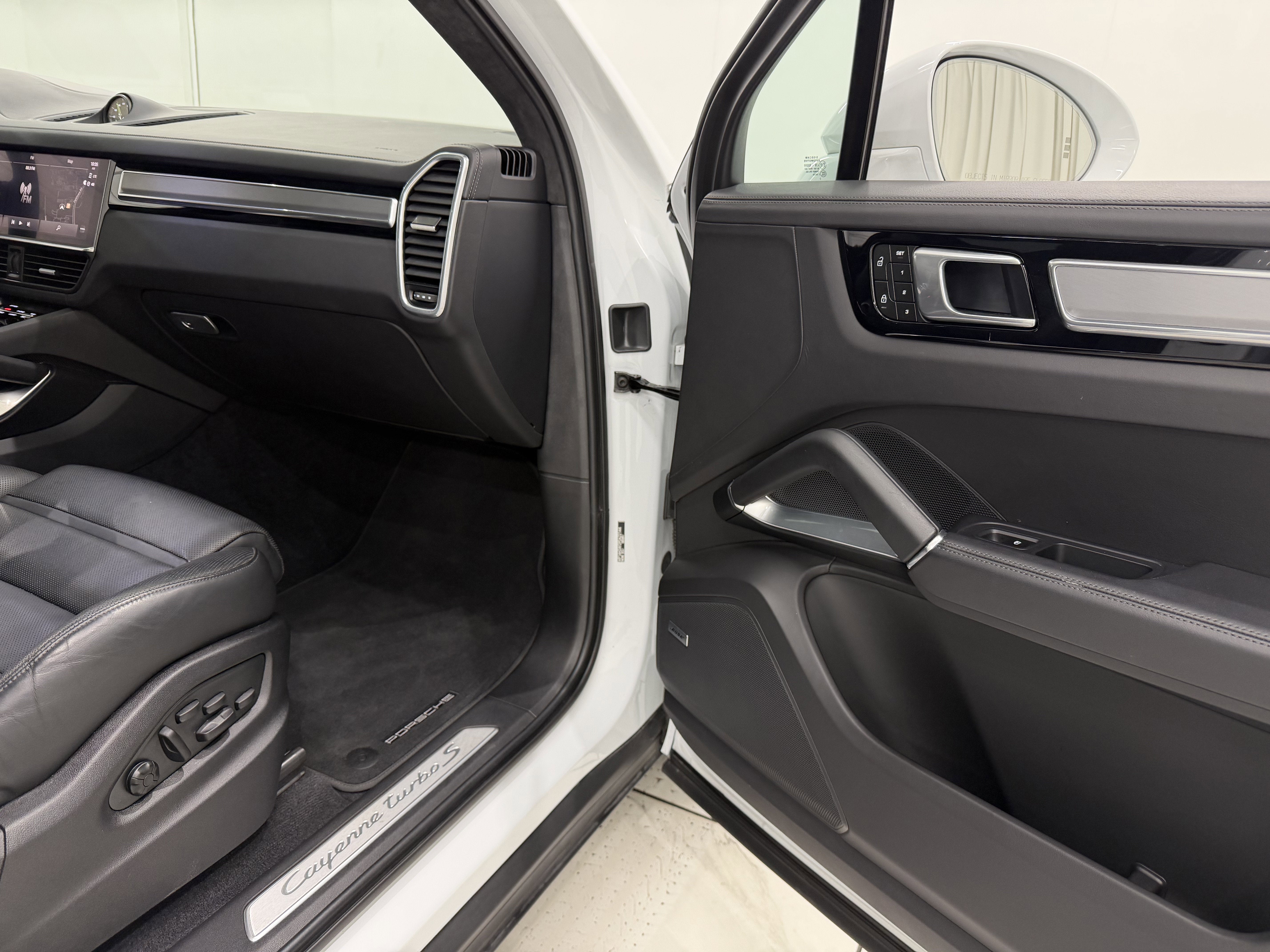 2023 Porsche Cayenne Turbo S E-Hybrid