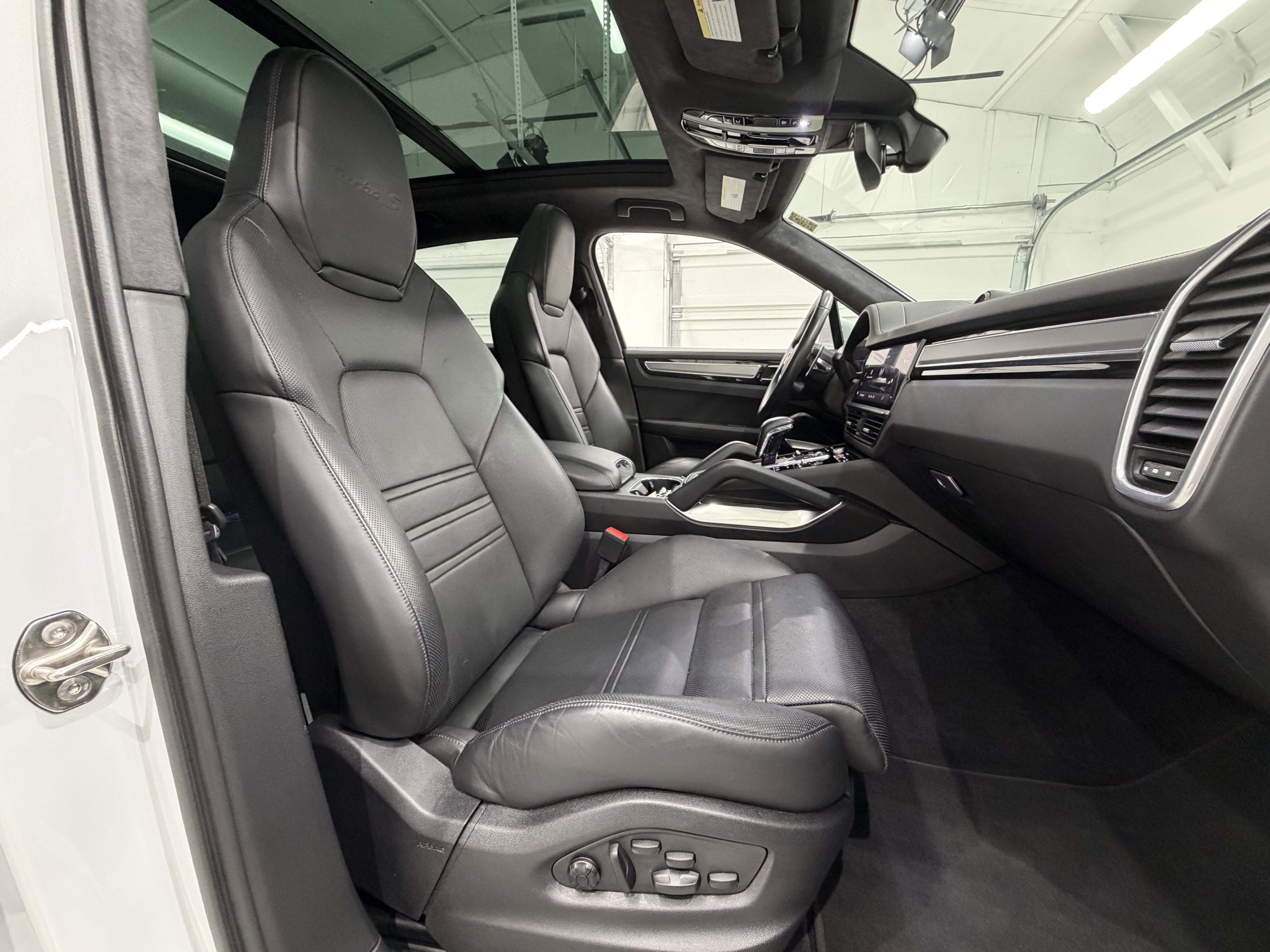 2023 Porsche Cayenne Turbo S E-Hybrid