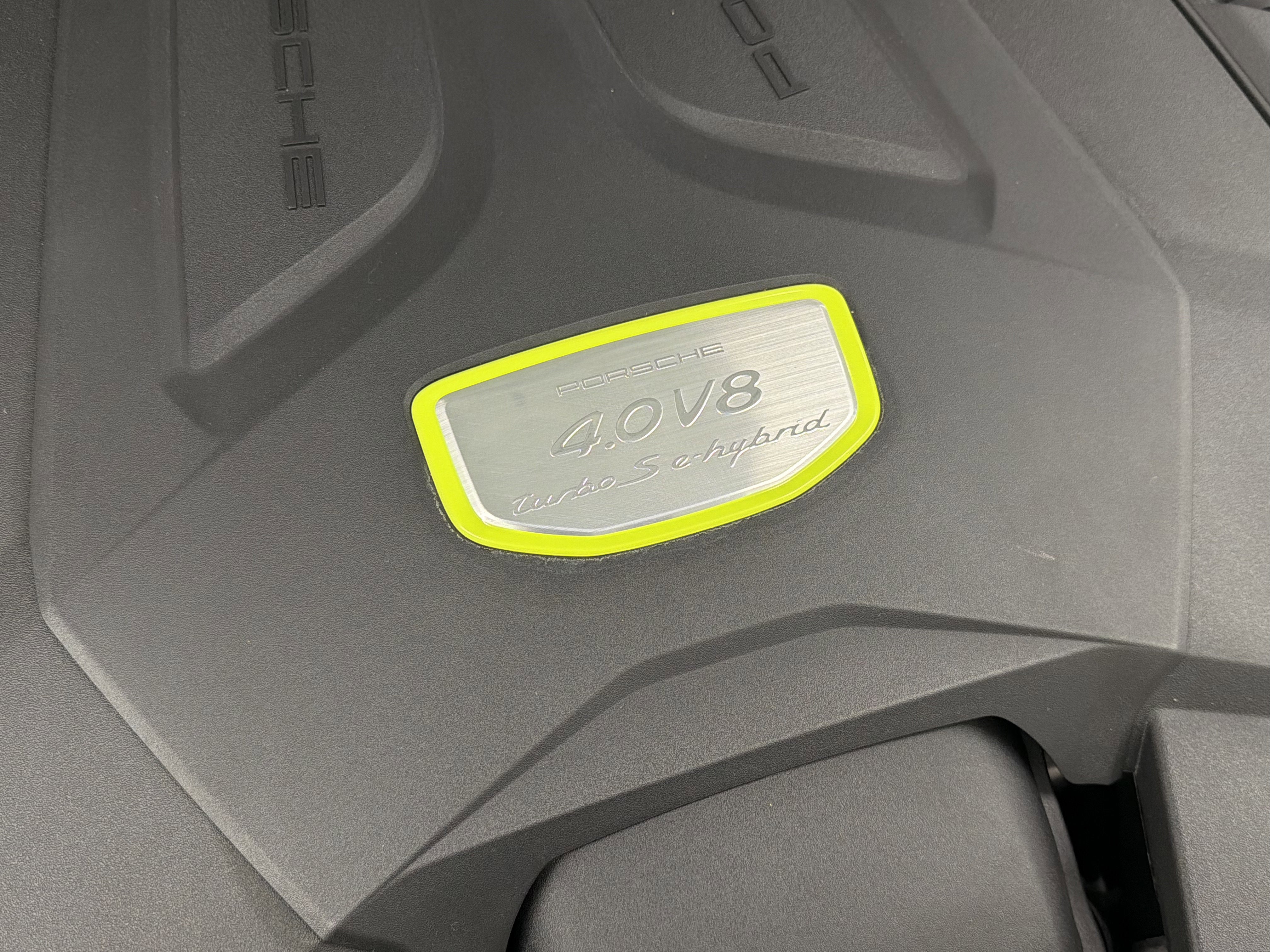 2023 Porsche Cayenne Turbo S E-Hybrid