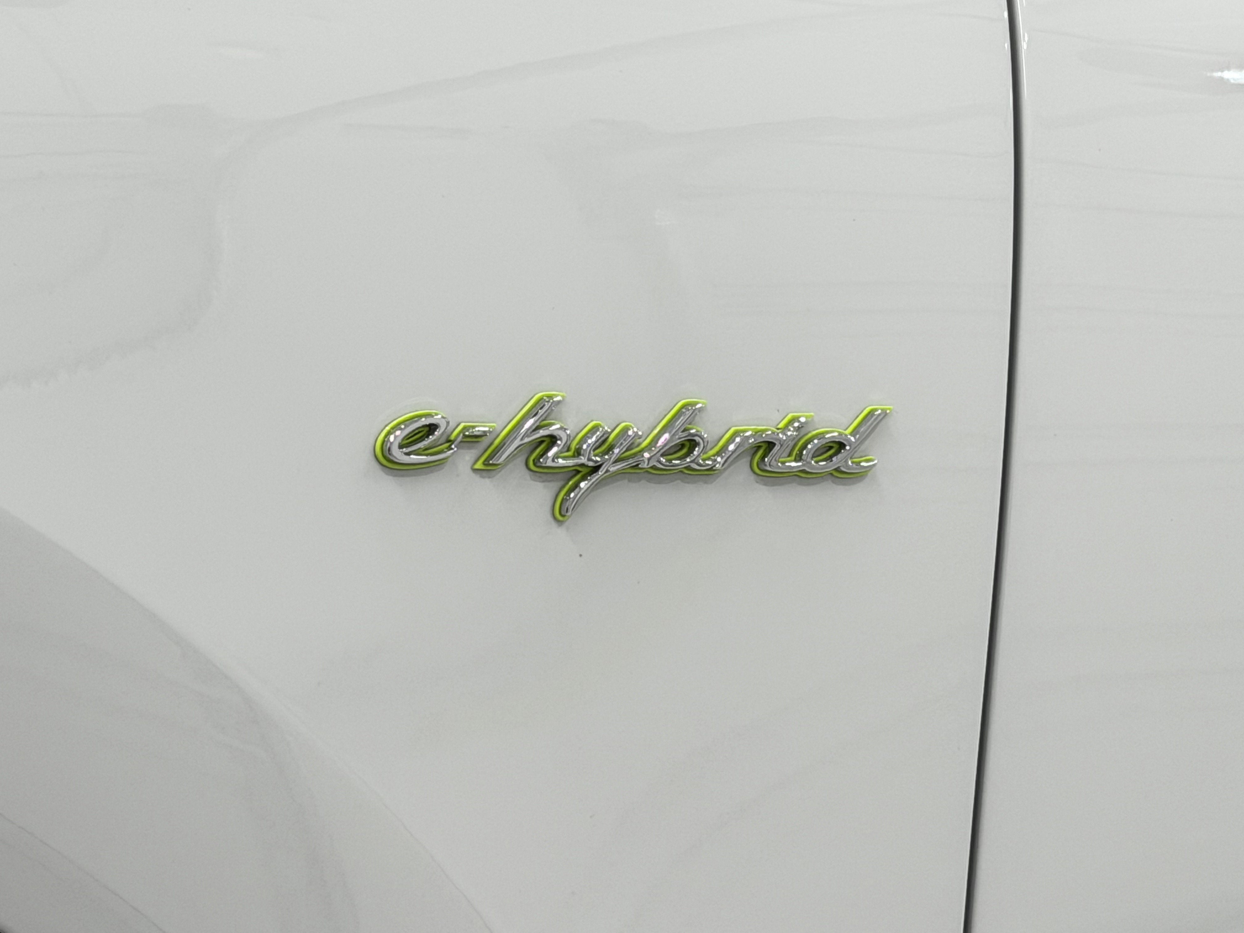 2023 Porsche Cayenne Turbo S E-Hybrid