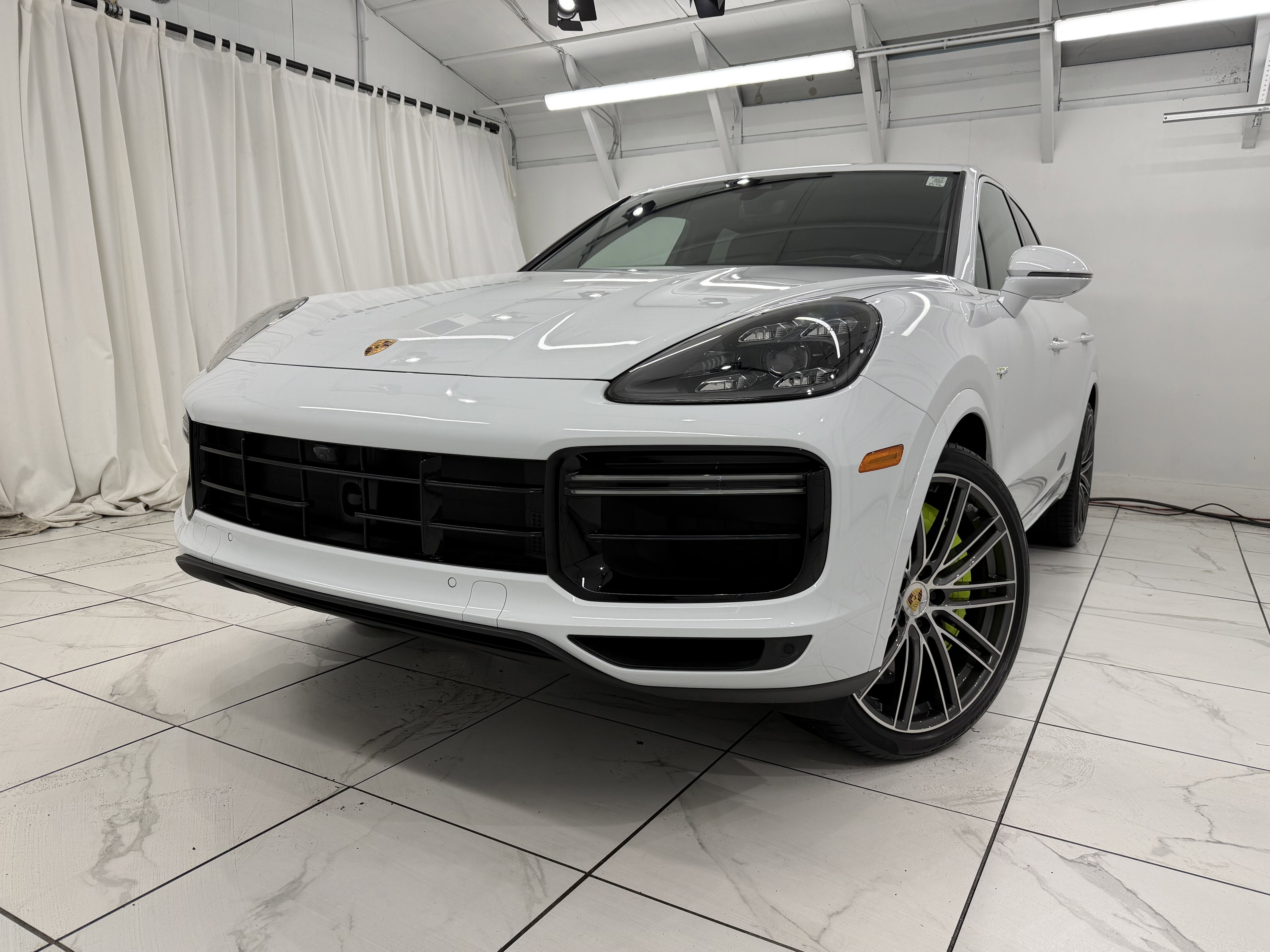 2023 Porsche Cayenne Turbo S E-Hybrid