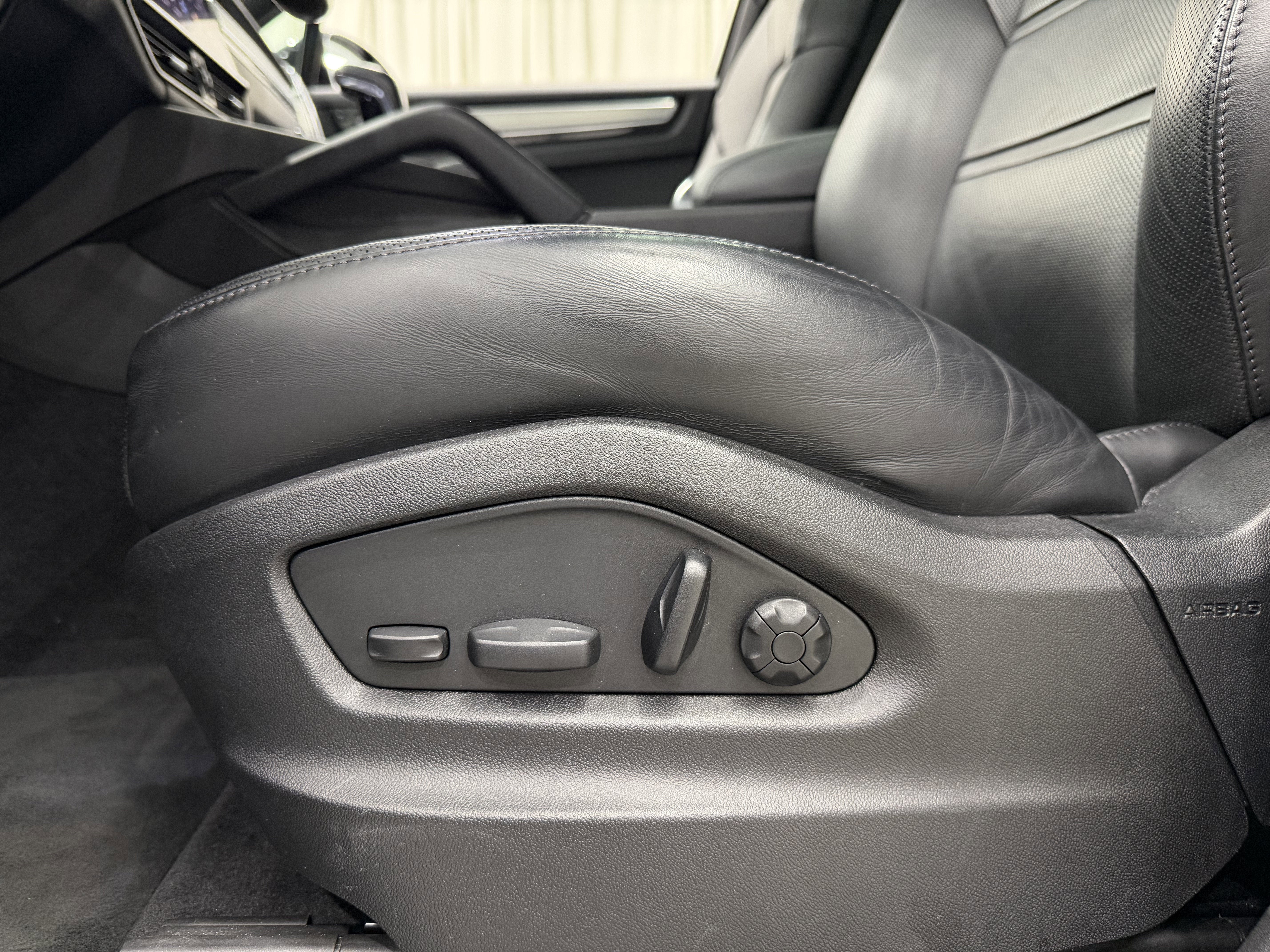 2022 Porsche Cayenne Platinum Edition