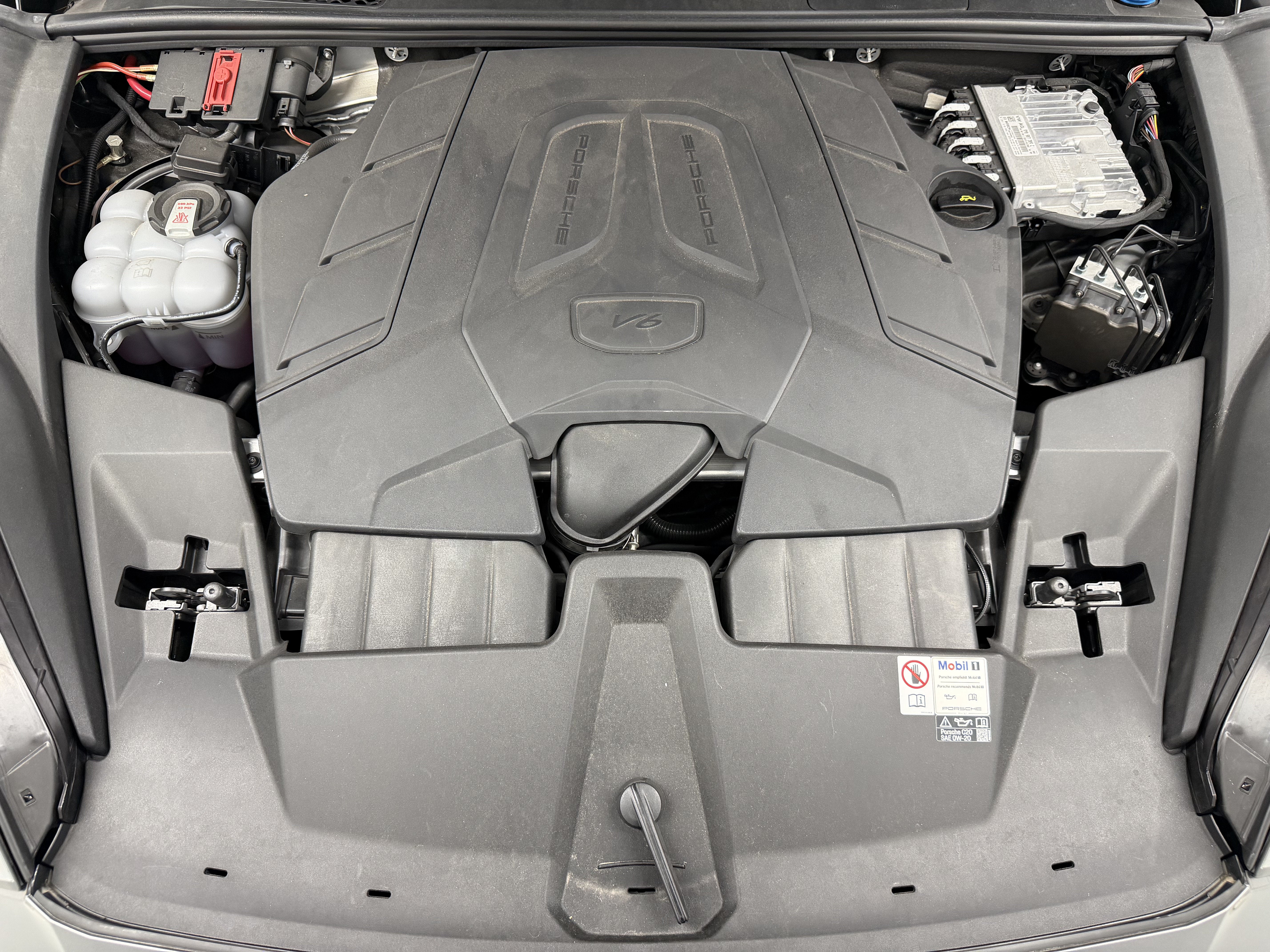 2024 Porsche Cayenne Coupe AWD
