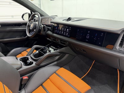 2025 Porsche Cayenne GTS