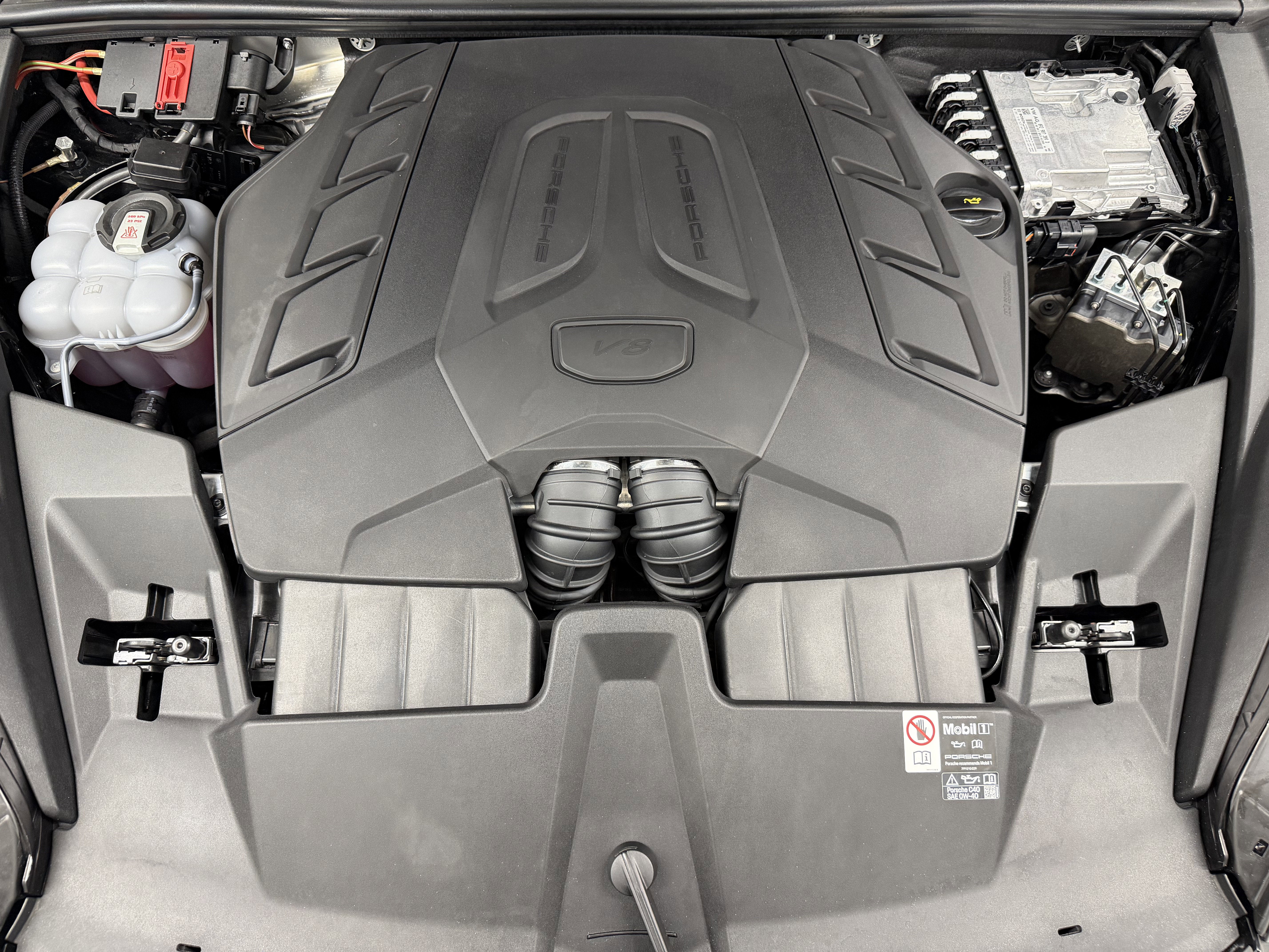 2025 Porsche Cayenne GTS