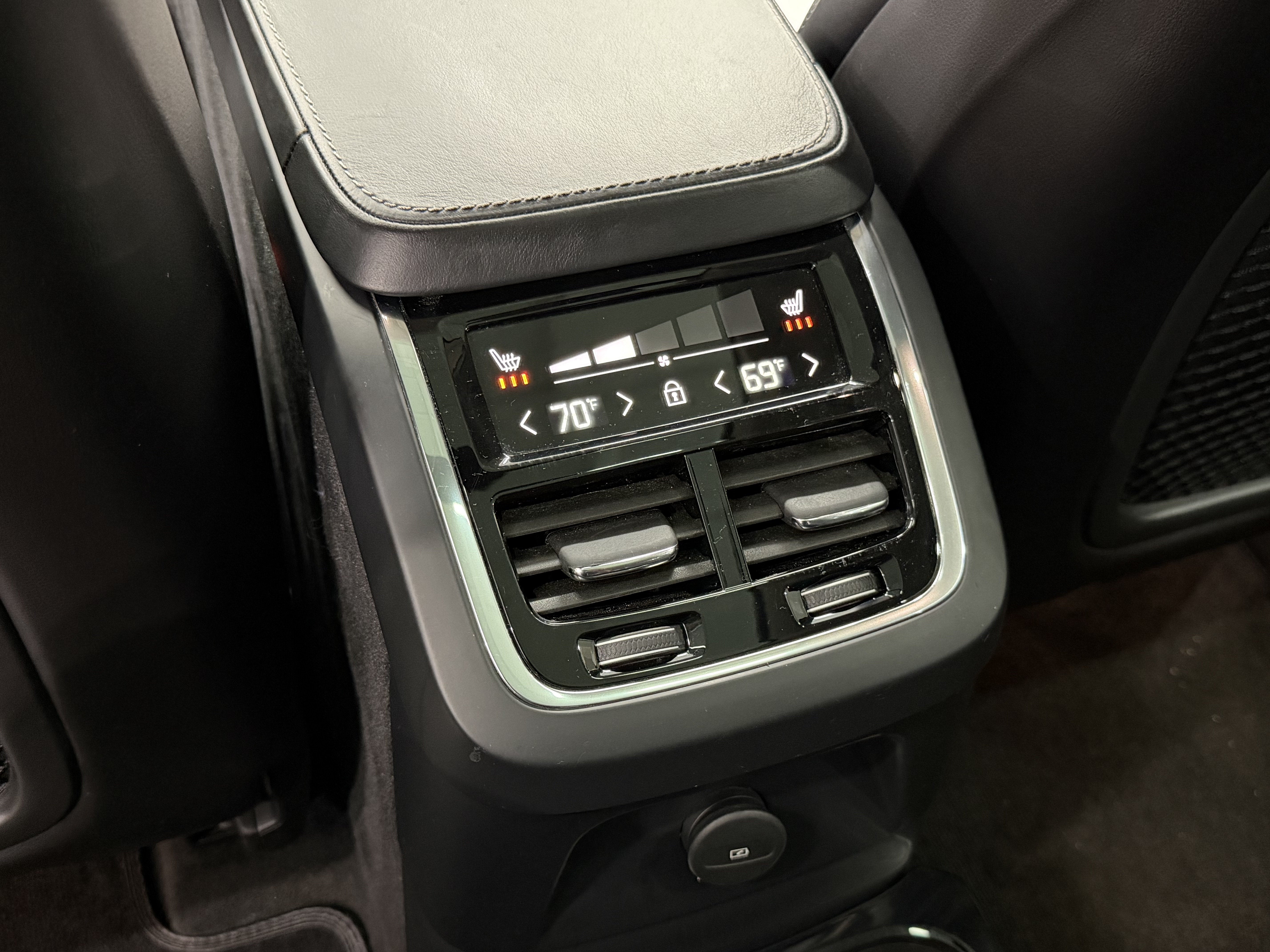 2021 Volvo XC90 T8 Inscription 6 Passenger