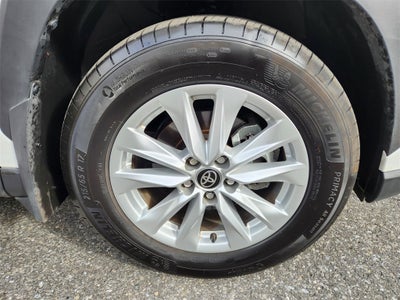 2024 Toyota Corolla Cross LE