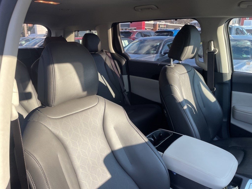 2024 Kia Carnival EX