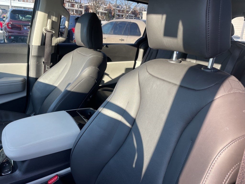 2024 Kia Carnival EX