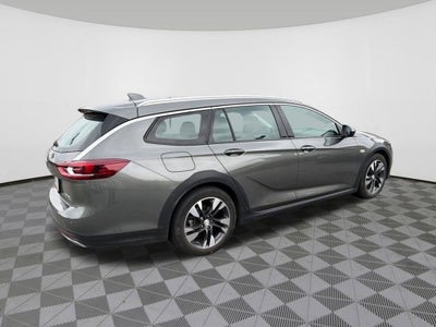 2018 Buick Regal TourX Essence