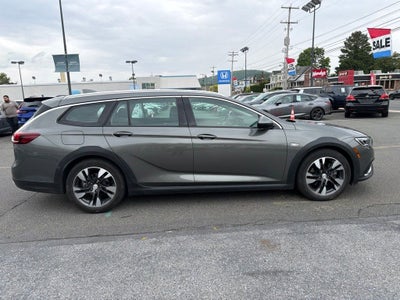 2018 Buick Regal TourX Essence