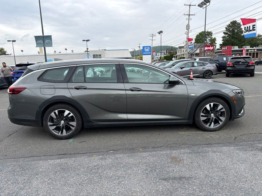 2018 Buick Regal TourX Essence