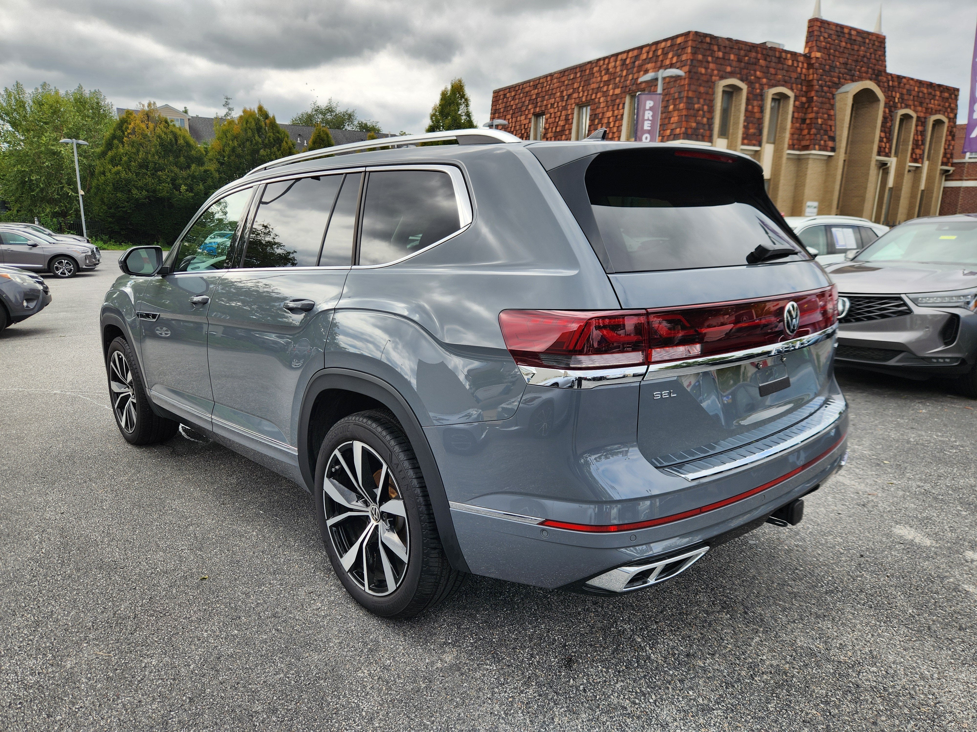 2026 Volkswagen Atlas 2.0T SEL Premium R-Line