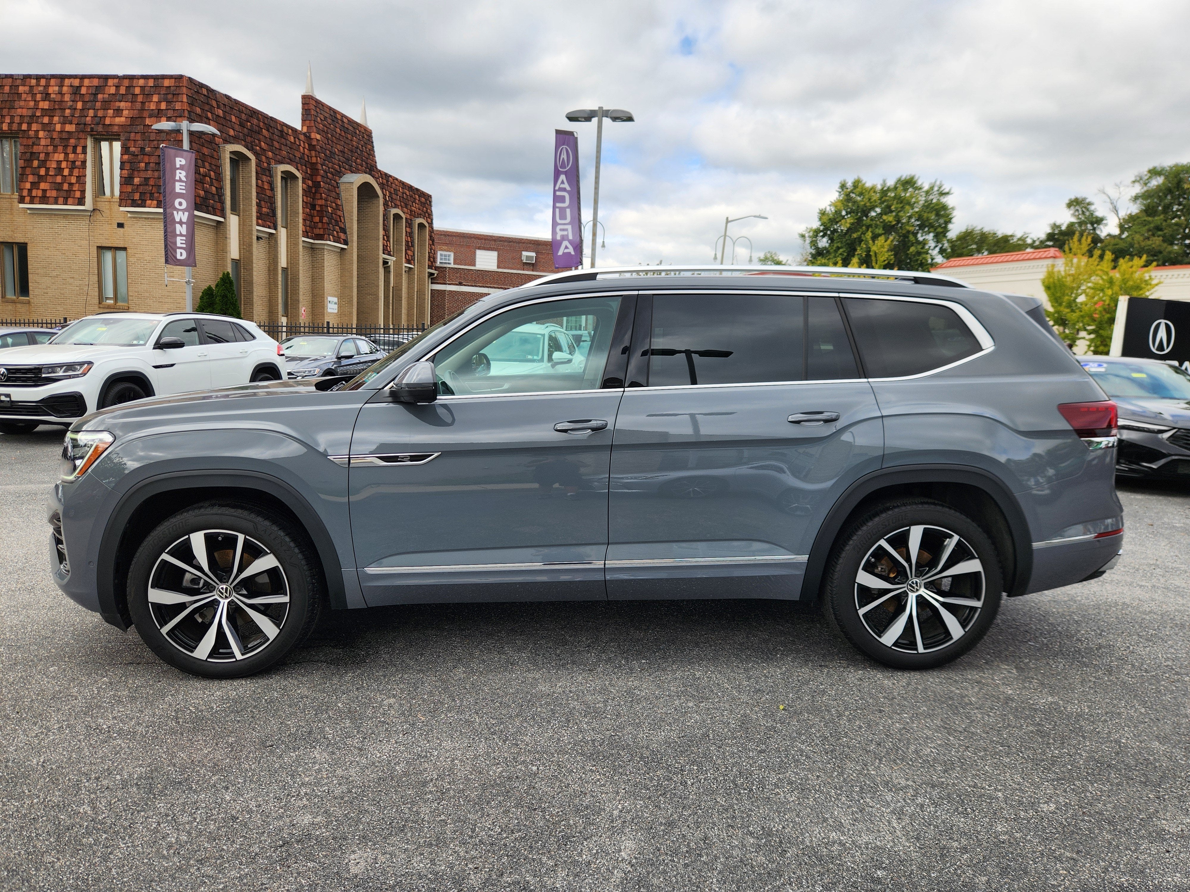 2026 Volkswagen Atlas 2.0T SEL Premium R-Line