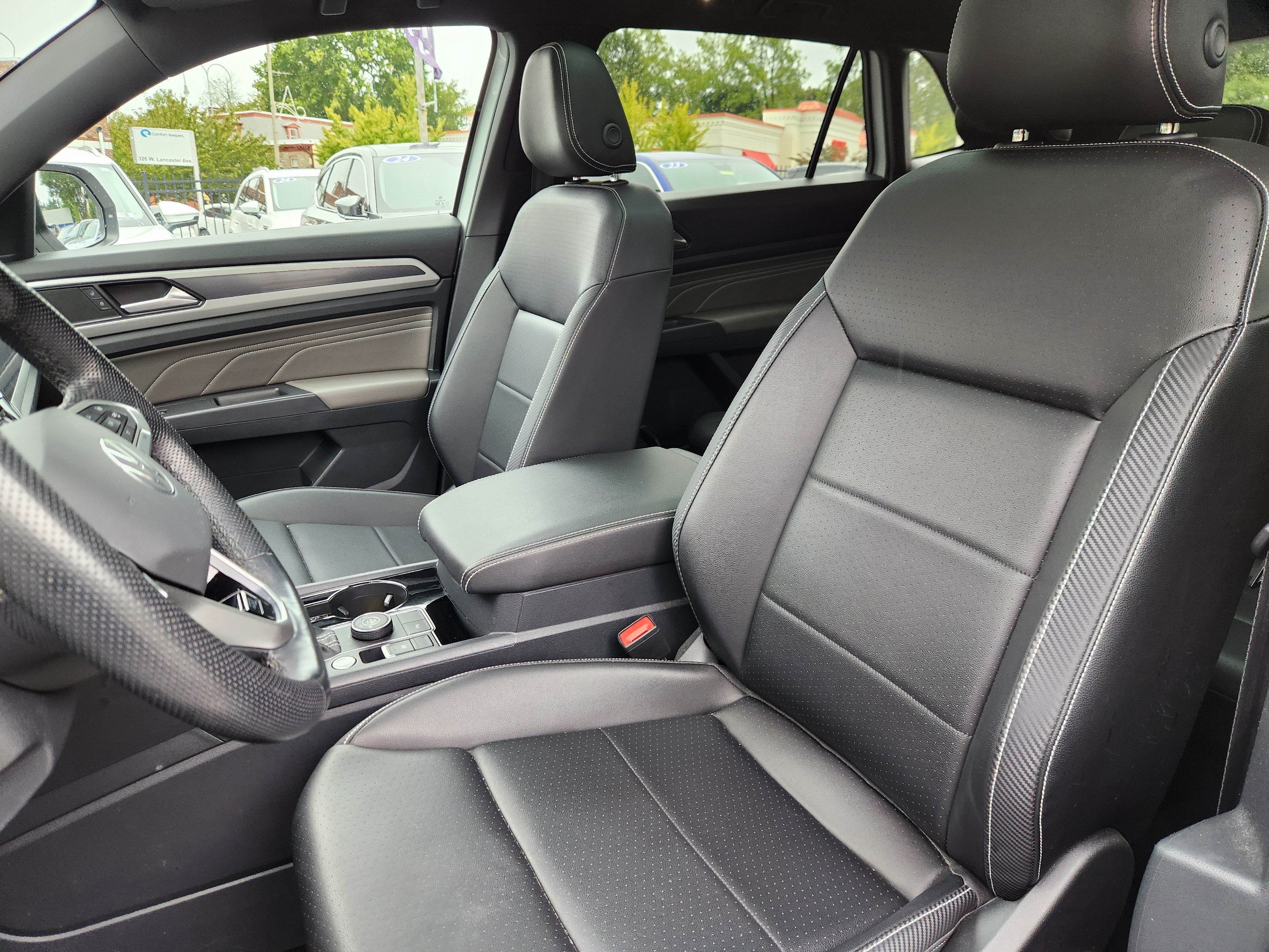 2023 Volkswagen Atlas Cross Sport 2.0T SEL R-Line Black